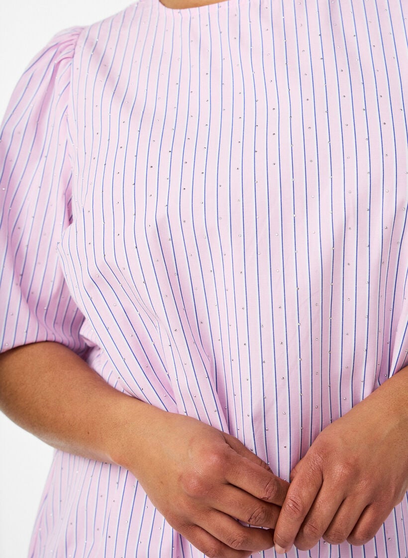 Kn&aelig;lang stribet kjole med sten og puf&aelig;rmer, Lyser&oslash;d, Model image number 4