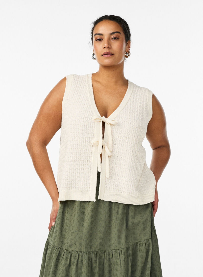 Strikket vest med struktur og bindeb&aring;nd, Vanilla, Model image number 0