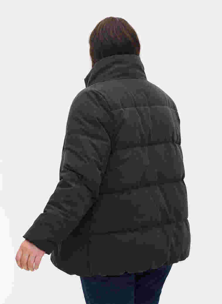 Kort vinterjakke med lynlås og høj halskrave, Black, Model image number 1
