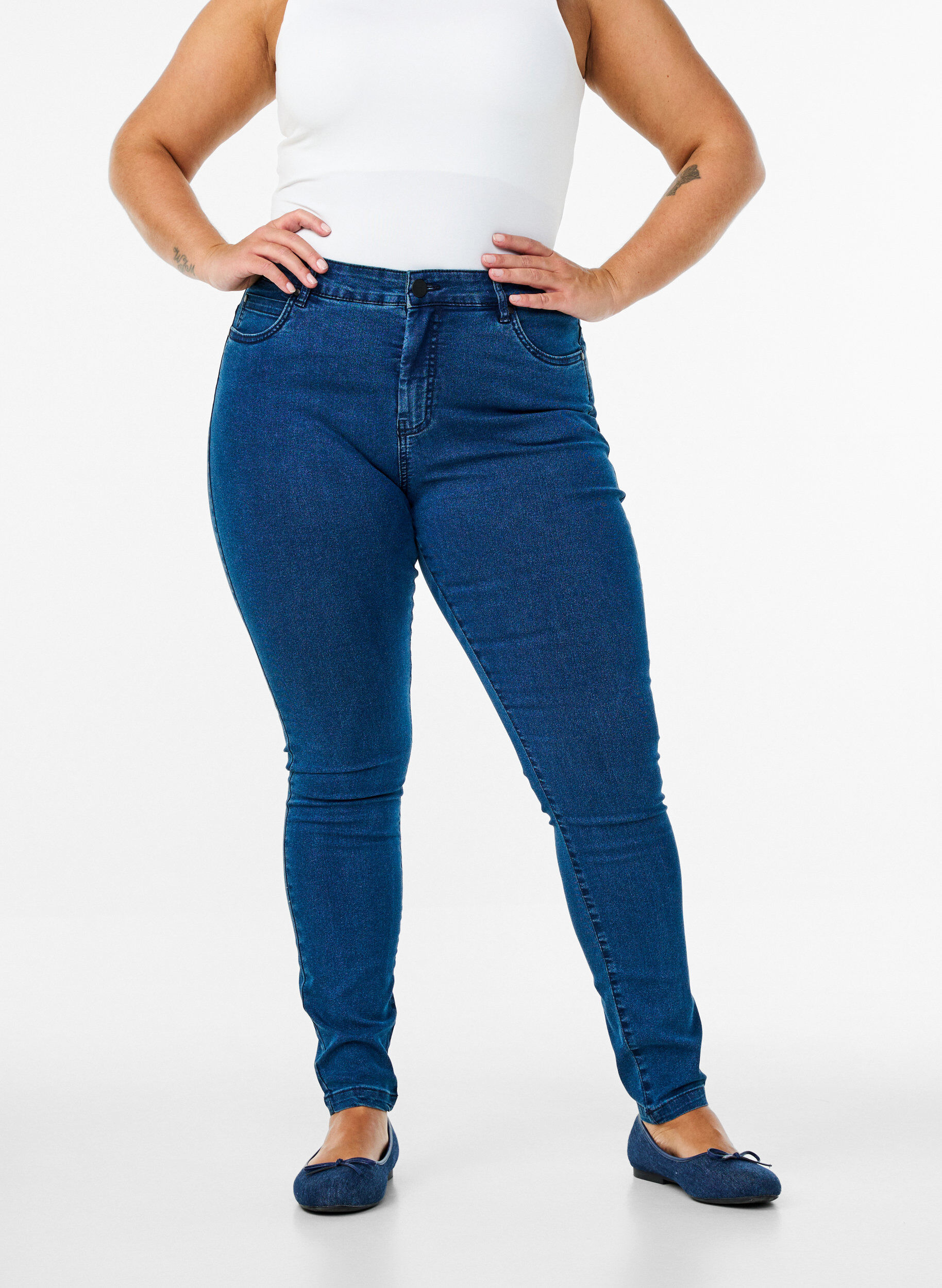 Zizzi H&oslash;jtaljede super slim Amy jeans, Bl&aring;, Model image number 3