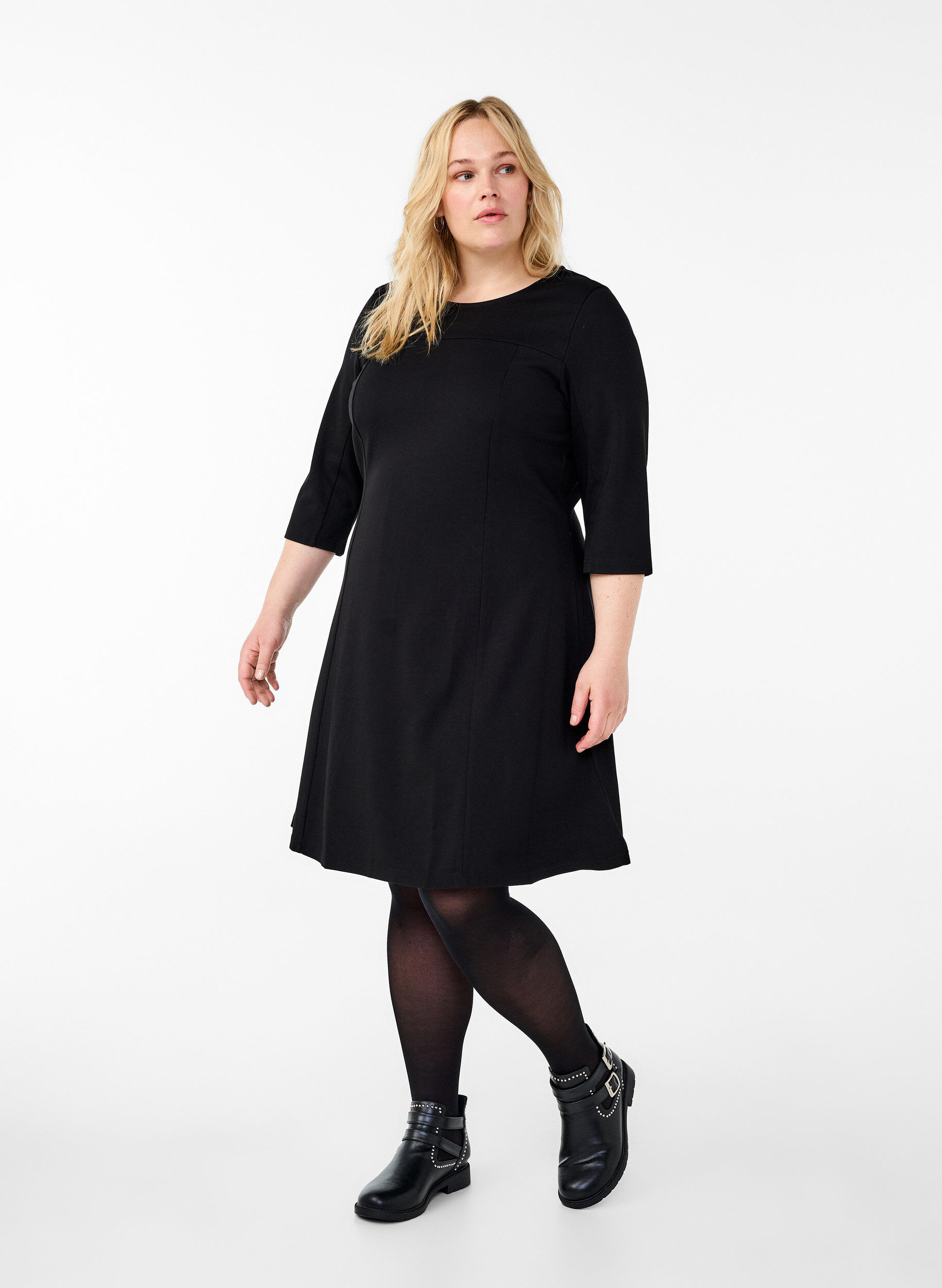 ZizziA-formet kjole med 3/4 &aelig;rmer, Sort, Model image number 1