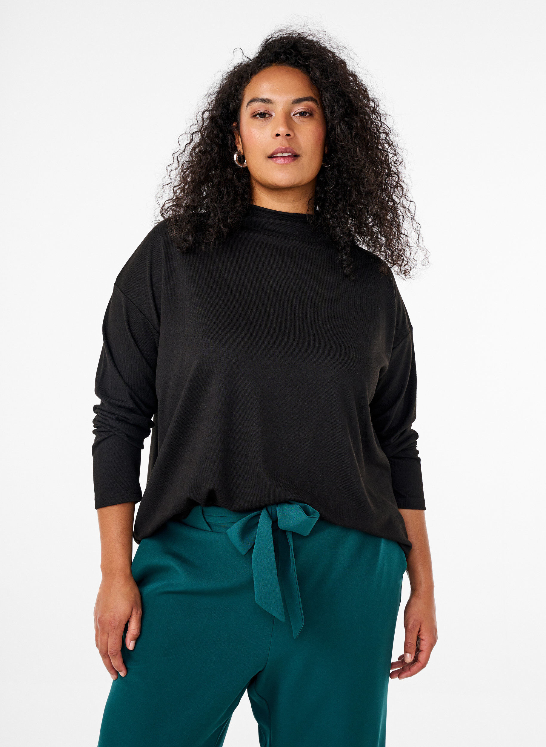Zizzi Bluse med h&oslash;j hals og lange &aelig;rmer, Sort, Model image number 0