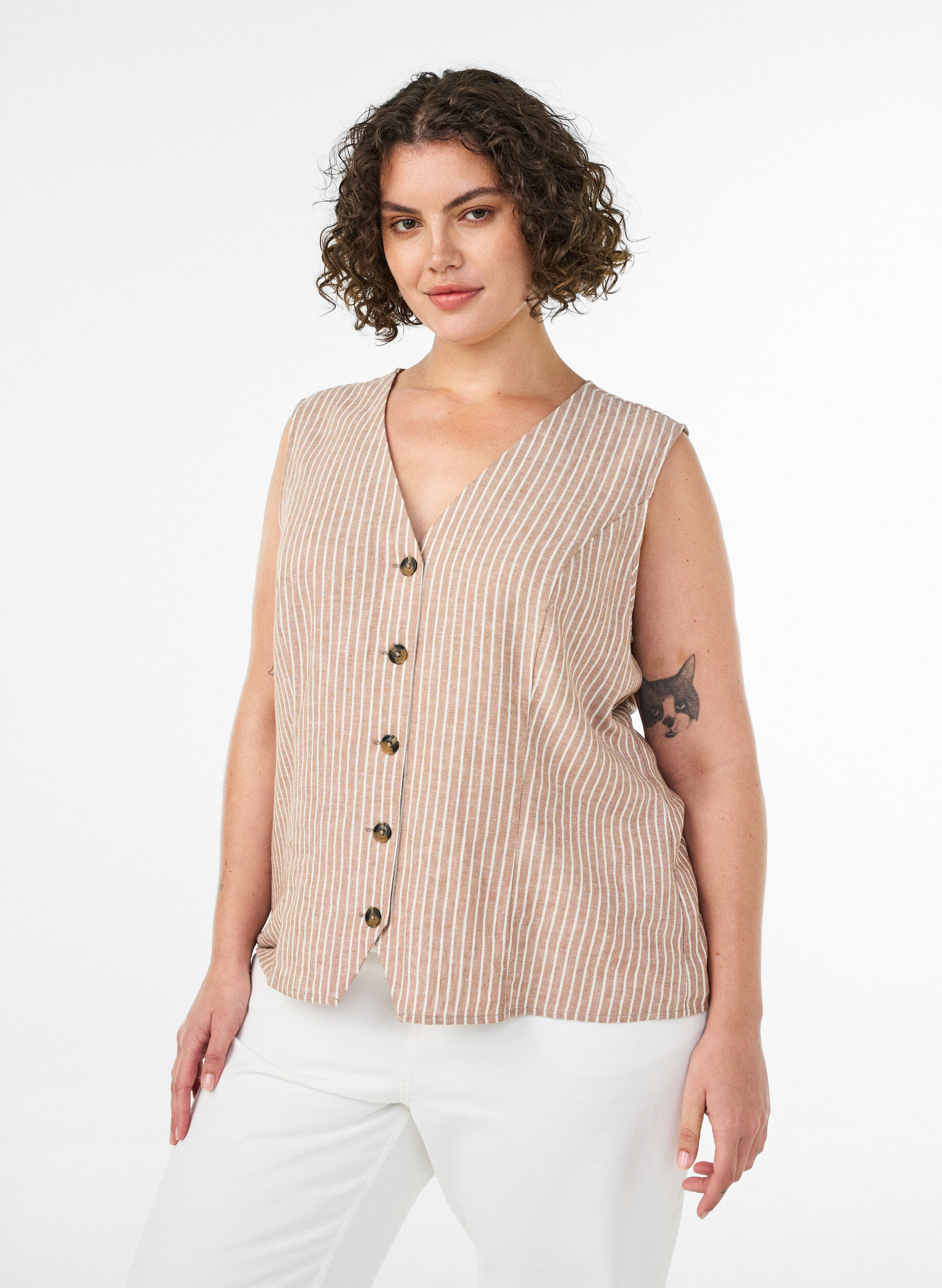 Stribet vest i h&oslash;r og viskose, Beige, Model