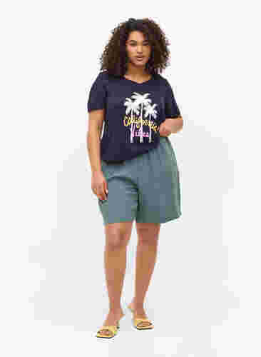 Løse shorts i viskose, Balsam Green, Model image number 2