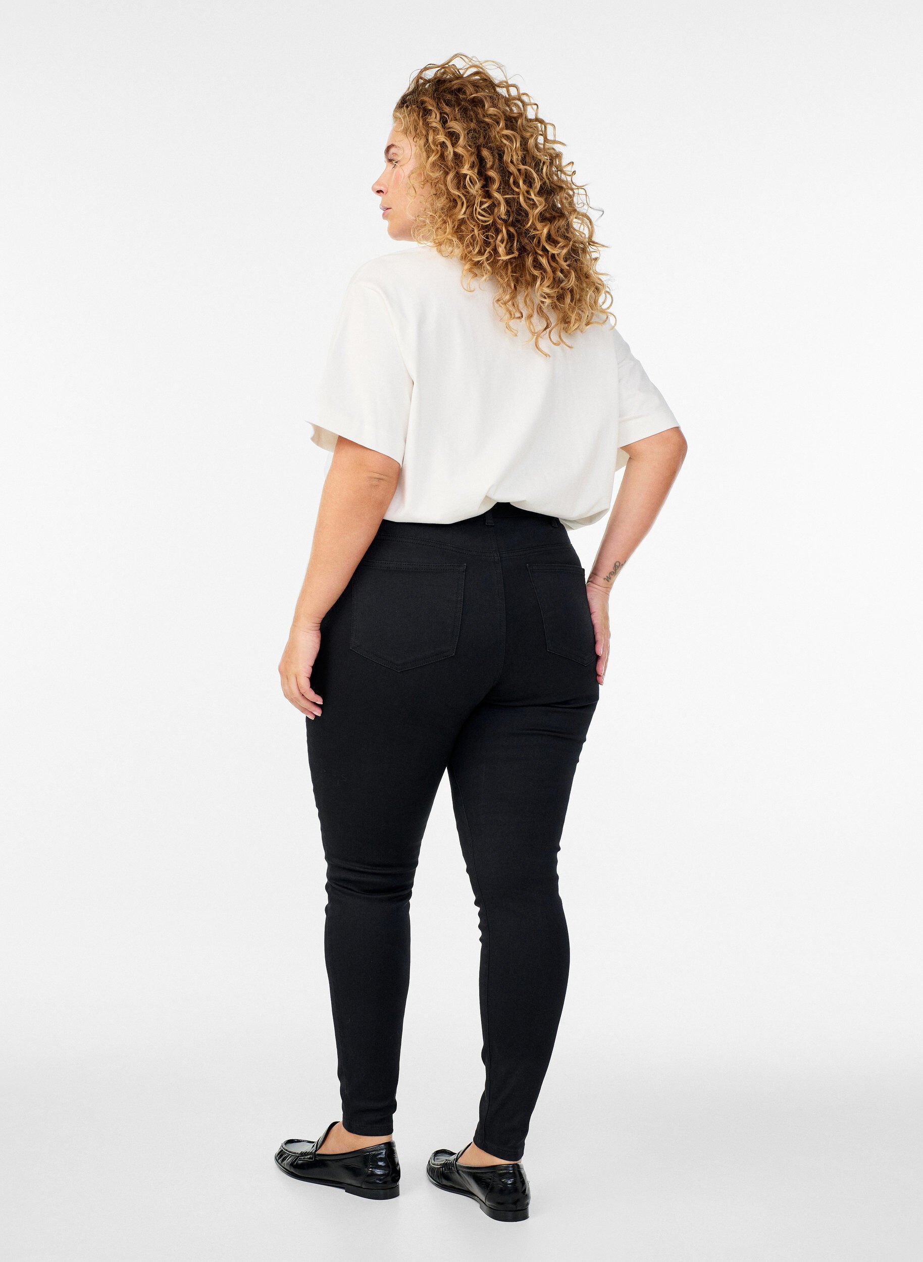 Zizzi Super slim Amy jeans med h&oslash;j talje, Sort, Model image number 1