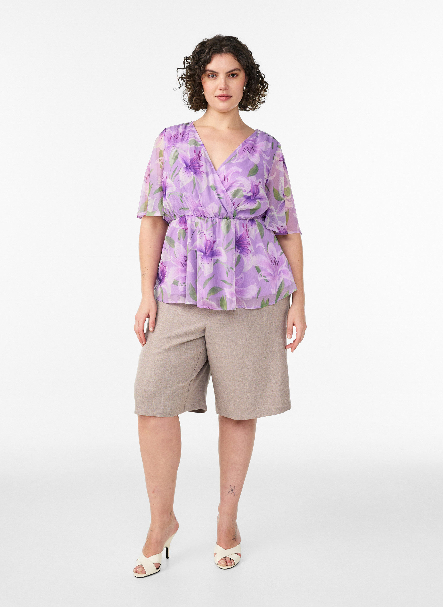 ZizziBlomstret chiffonbluse med korte &aelig;rmer, Lilla, Model image number 1