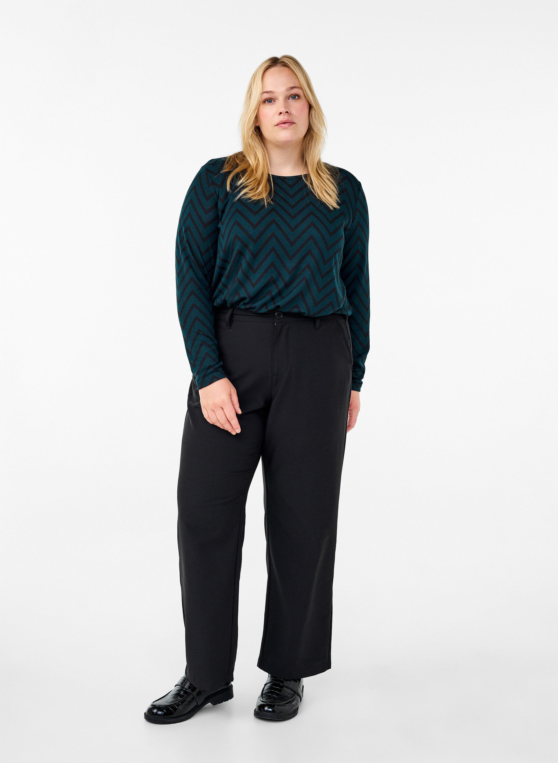 Zizzi M&oslash;nstret bluse med lange &aelig;rmer, Gr&oslash;n, Model image number 1