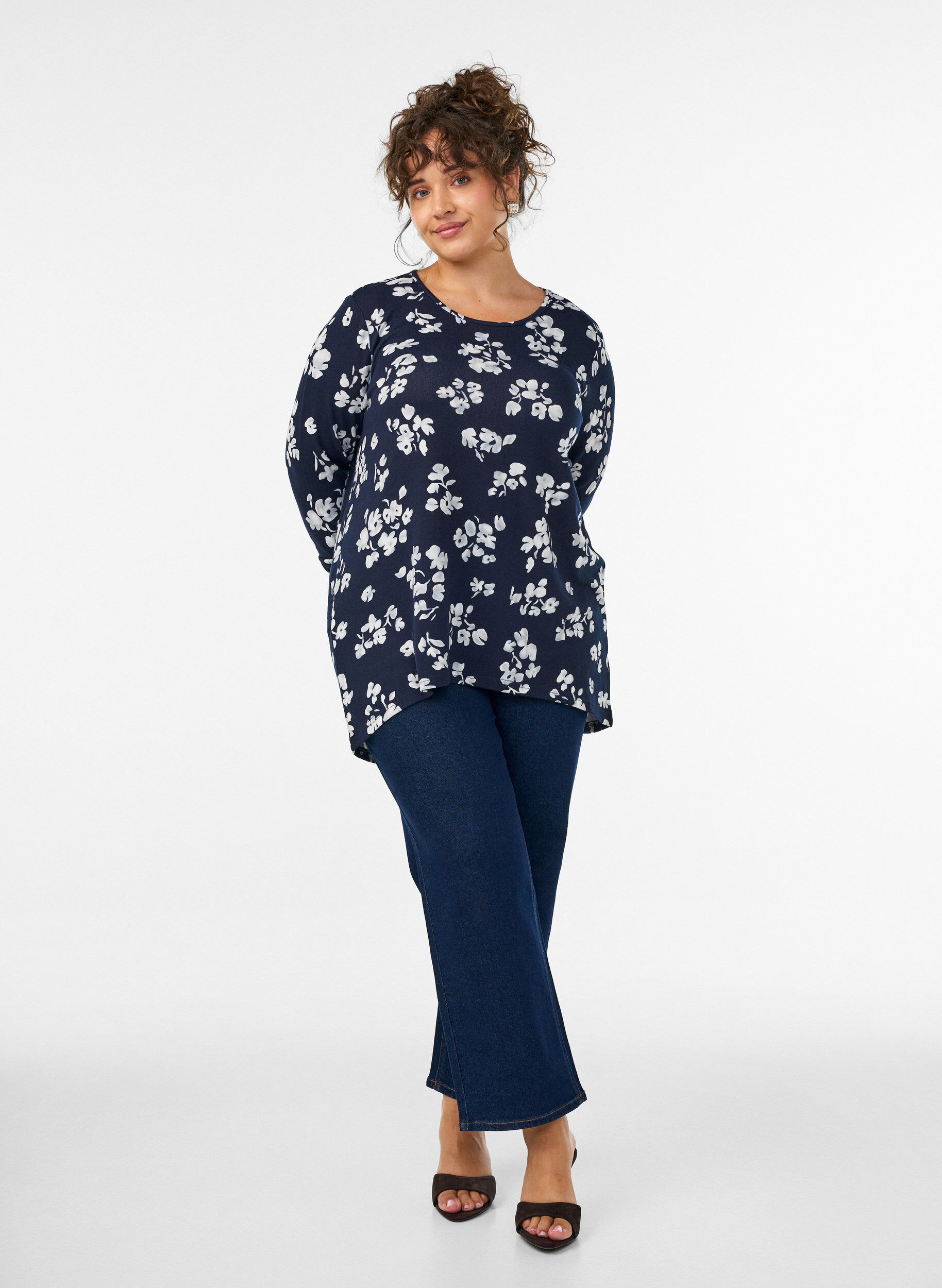 ZizziBlomstret bluse med lange &aelig;rmer, Bl&aring;, Model image number 1