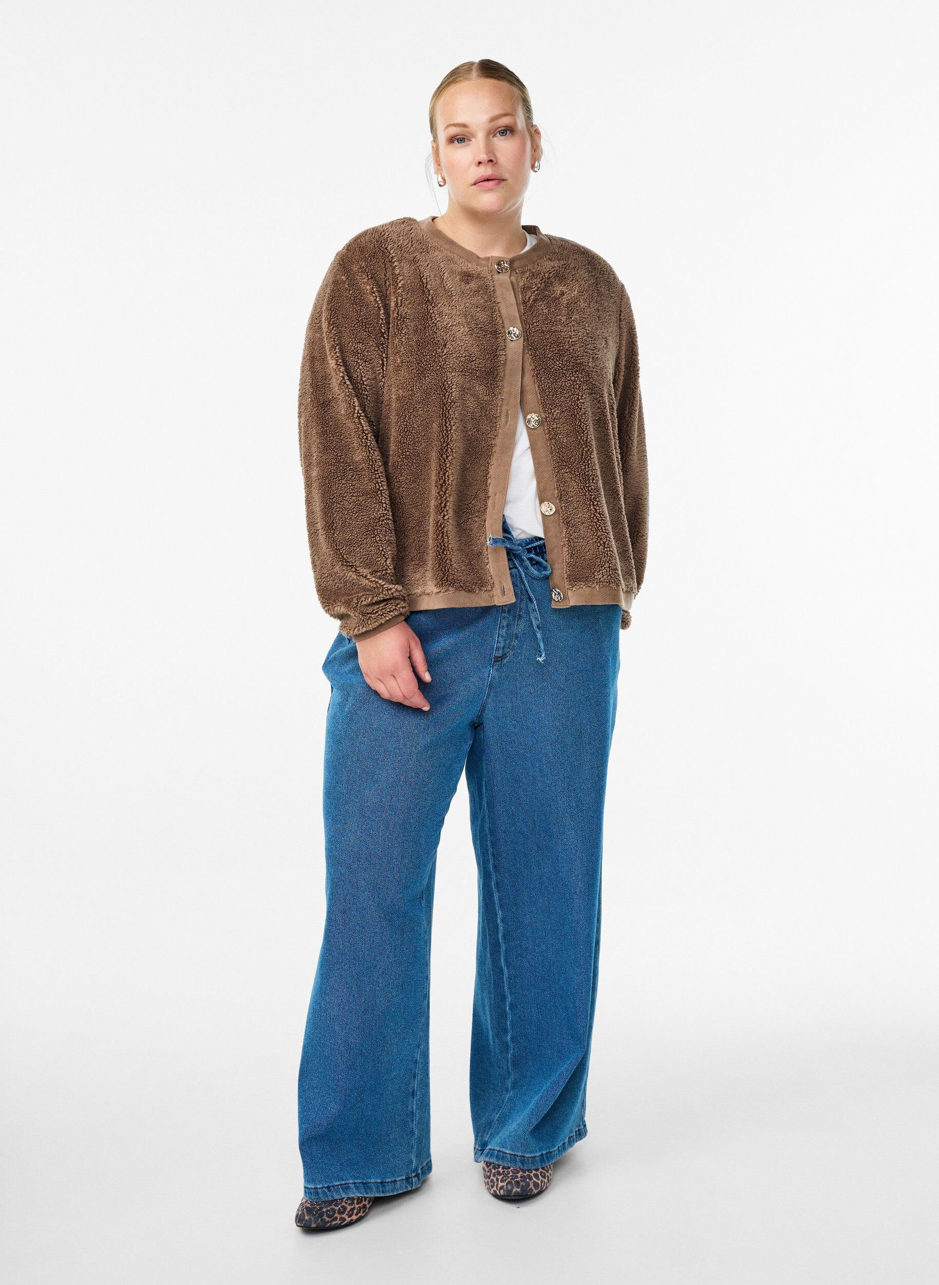 Zizzi Teddycardigan med dekorative knapper, Brun, Model image number 1