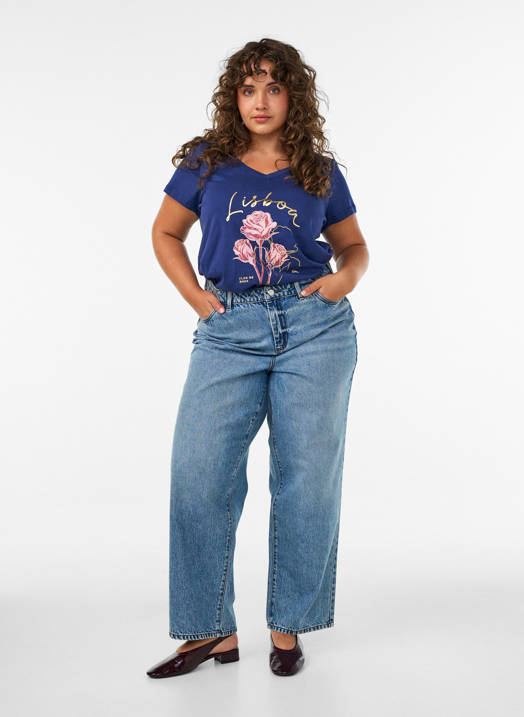 ZizziT-shirt i bomuld med frontprint og V-hals, Bl&aring;, Model image number 1