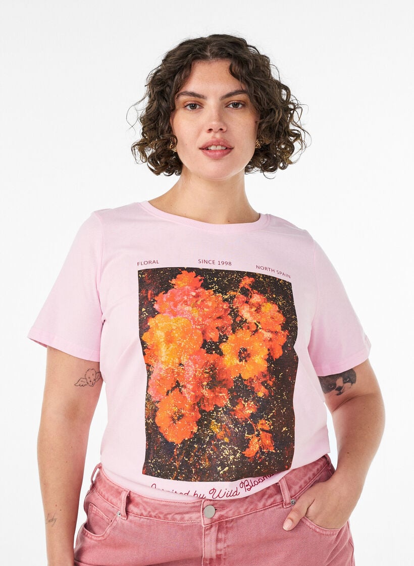 T-shirt i bomuld med print foran, Lyser&oslash;d, Model image number 0