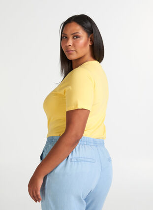 Basis t-shirt, Lemon Drop, Model image number 1