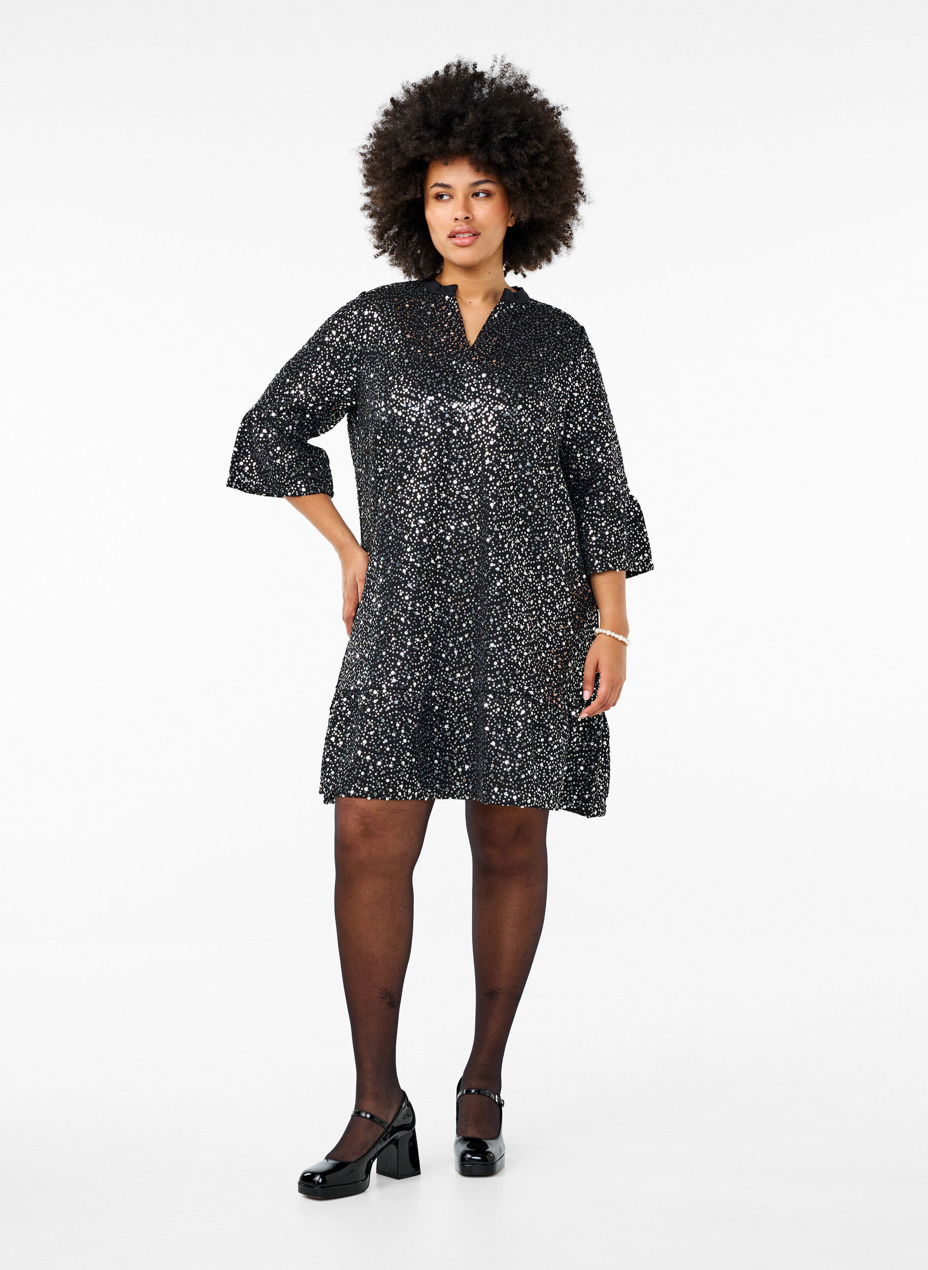 Zizzi Pailletkjole med V-udsk&aelig;ring og 3/4 &aelig;rmer, Black w. Sequins, Model image number 2