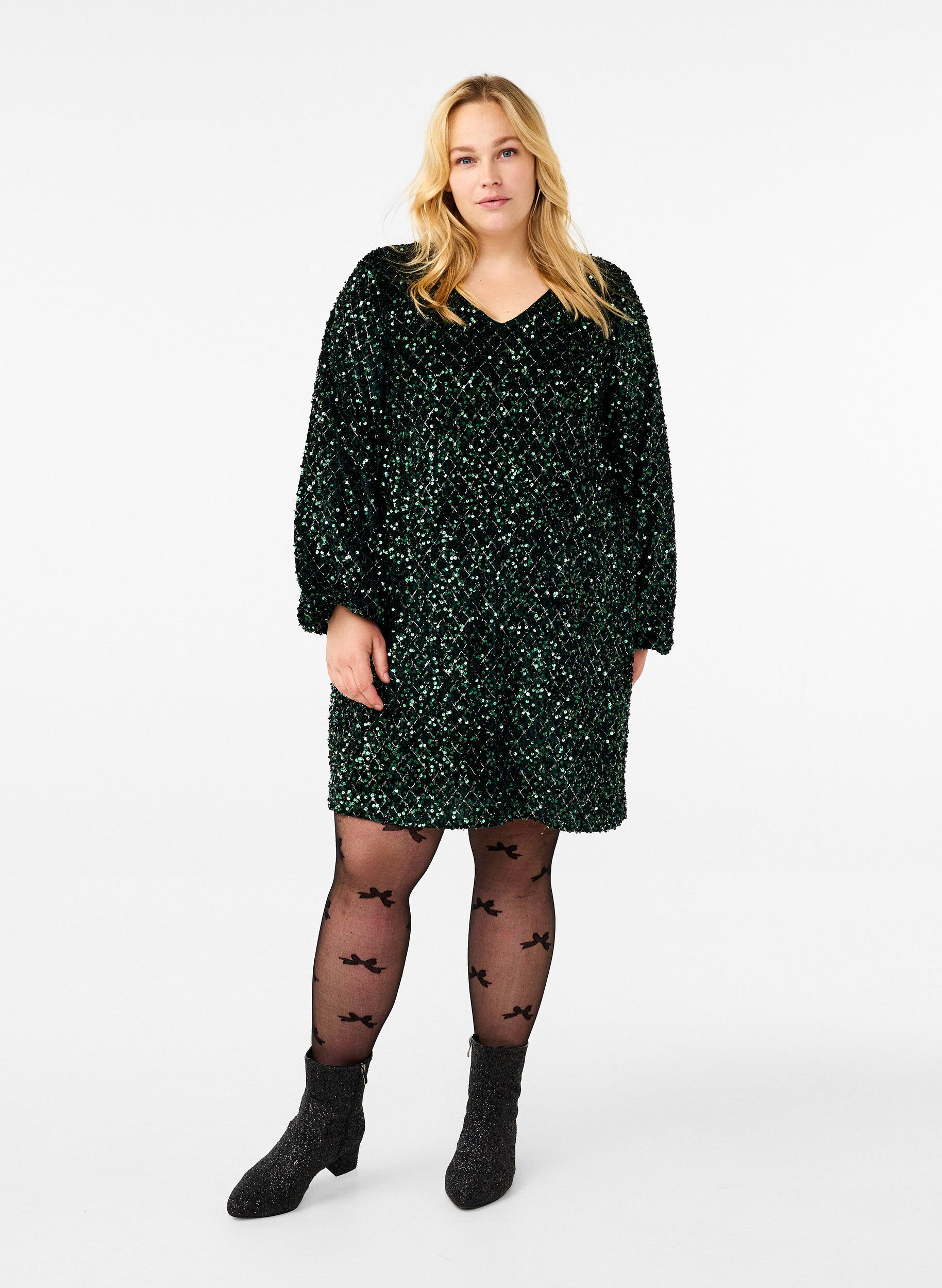Zizzi Pailletkjole med V-hals og rudem&oslash;nster, Rain Forest Sequins, Model image number 0