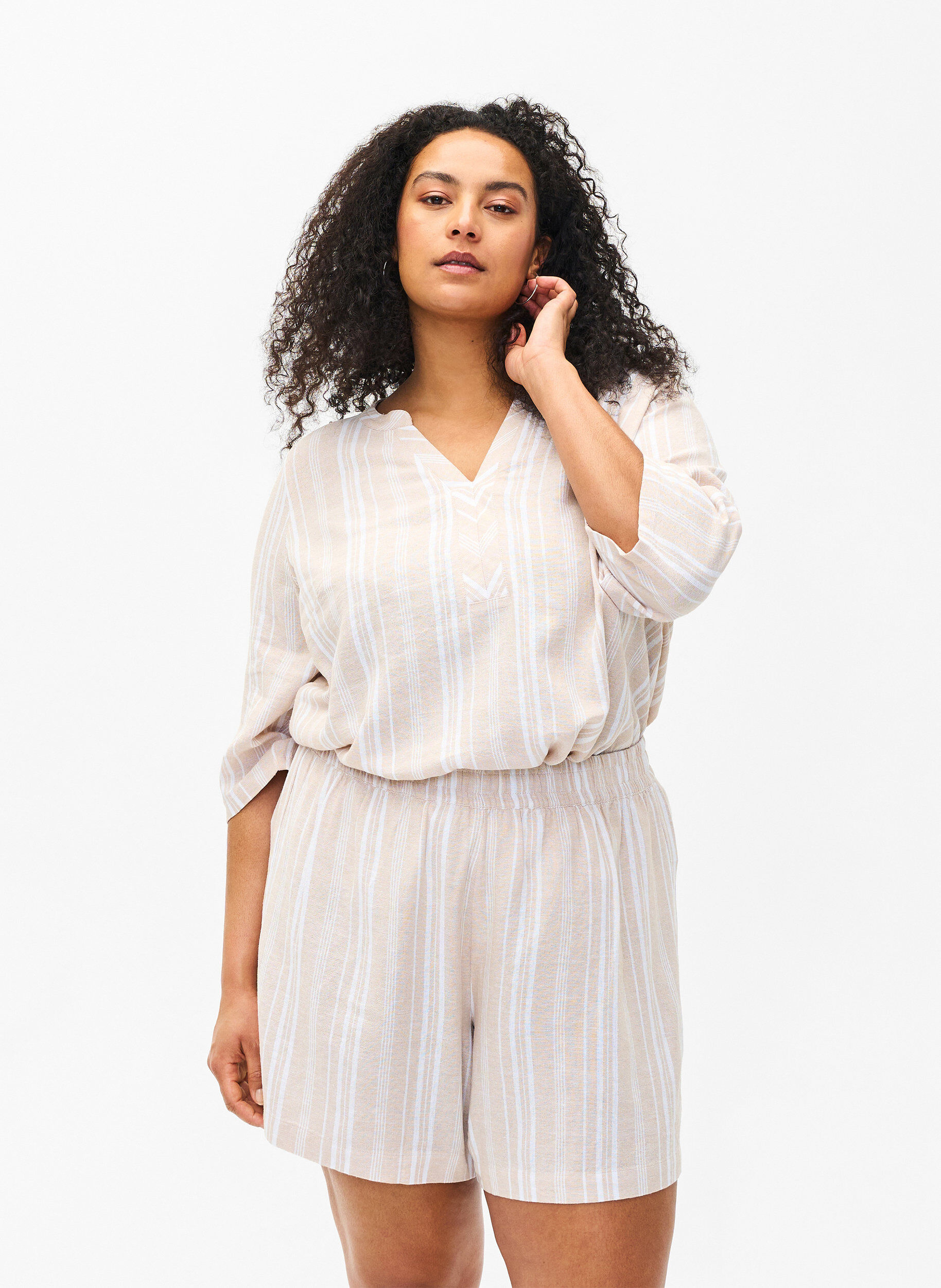 Zizzi Stribede shorts i h&oslash;r-viskosemix , Beige, Model image number 0