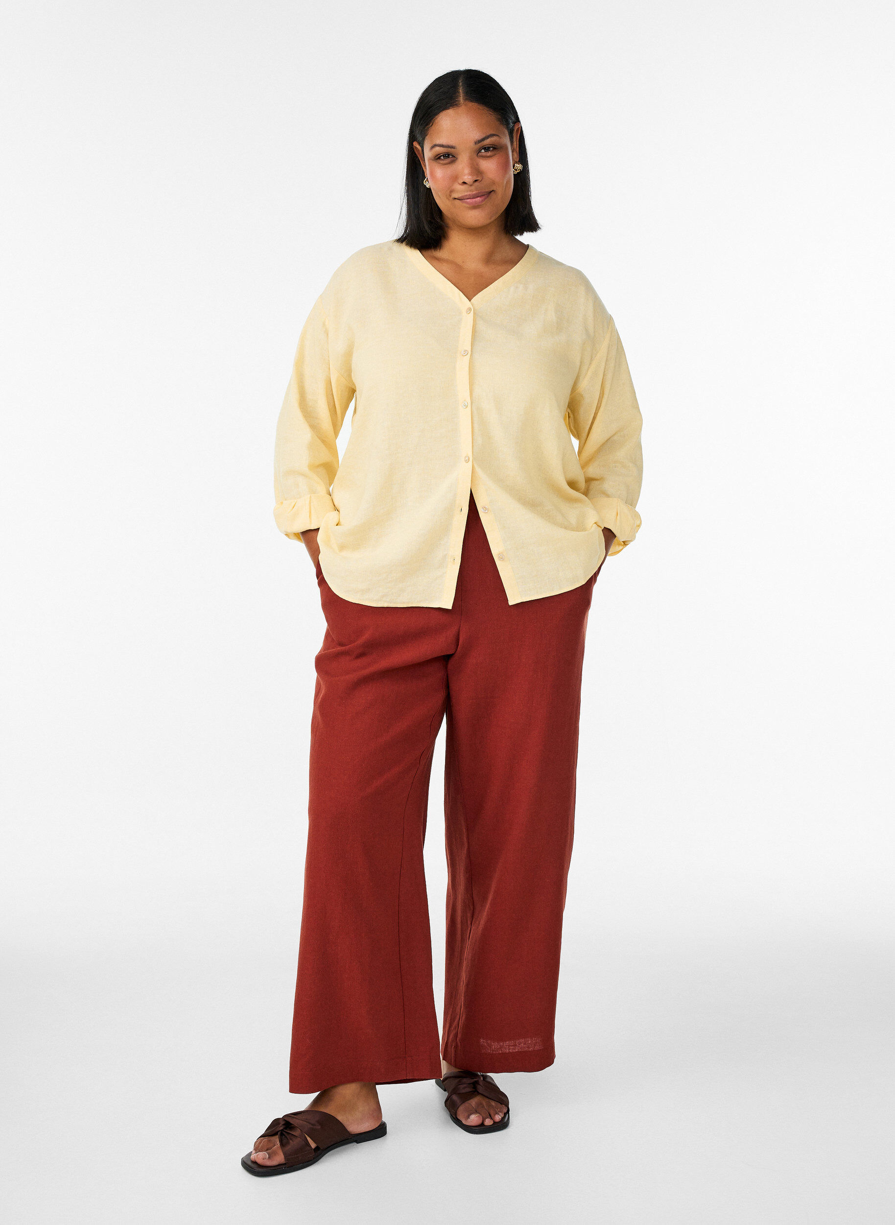 ZizziBluse i h&oslash;r og viskose med V-udsk&aelig;ring, Gul, Model image number 1