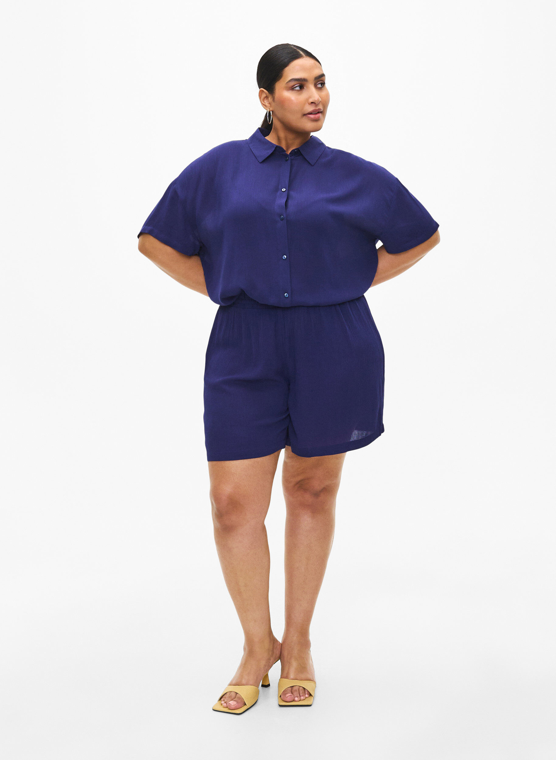 Zizzi Shorts i viskose med h&oslash;j talje, Medieval Blue, Model image number 3