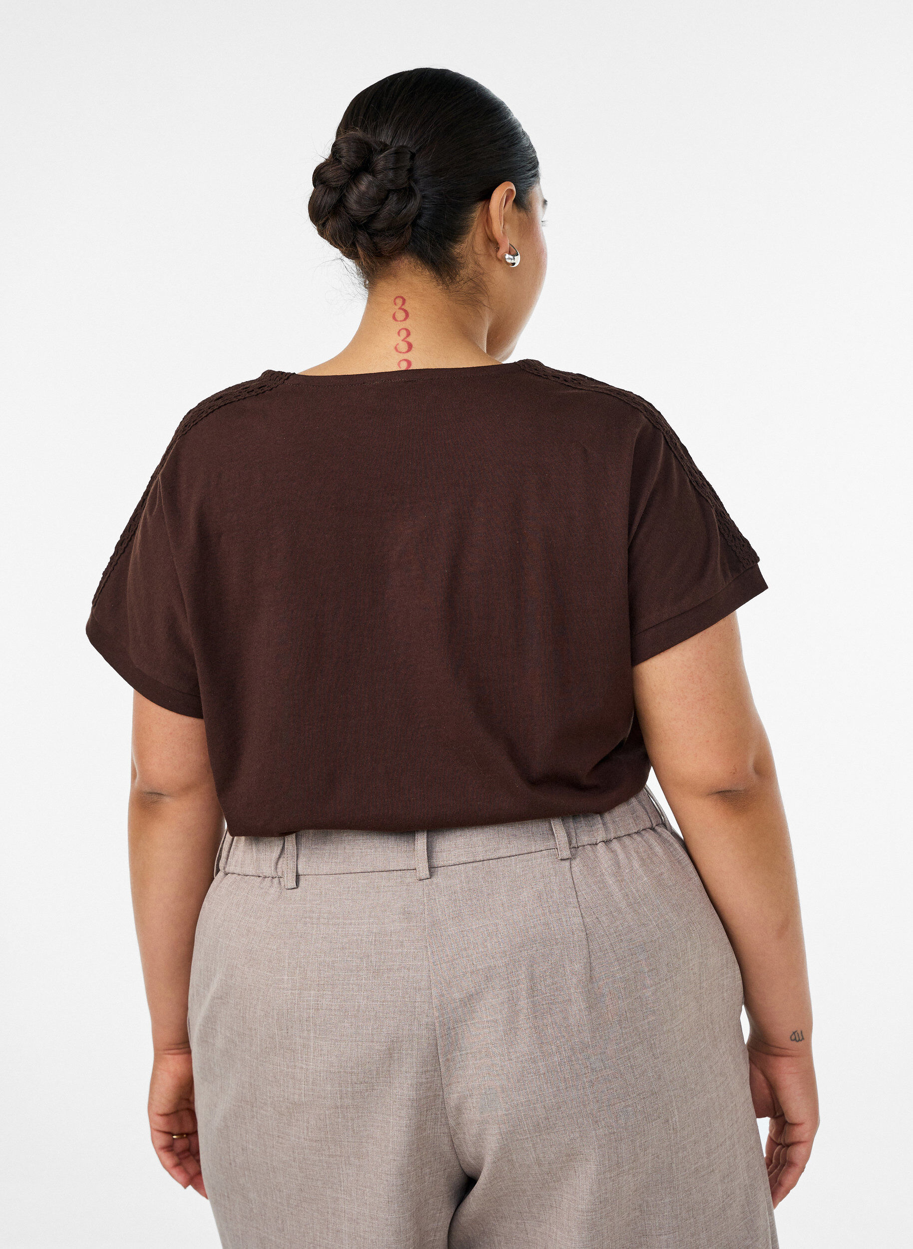 ZizziT-shirt i bomuld med crochetdetalje, Brun, Model image number 2