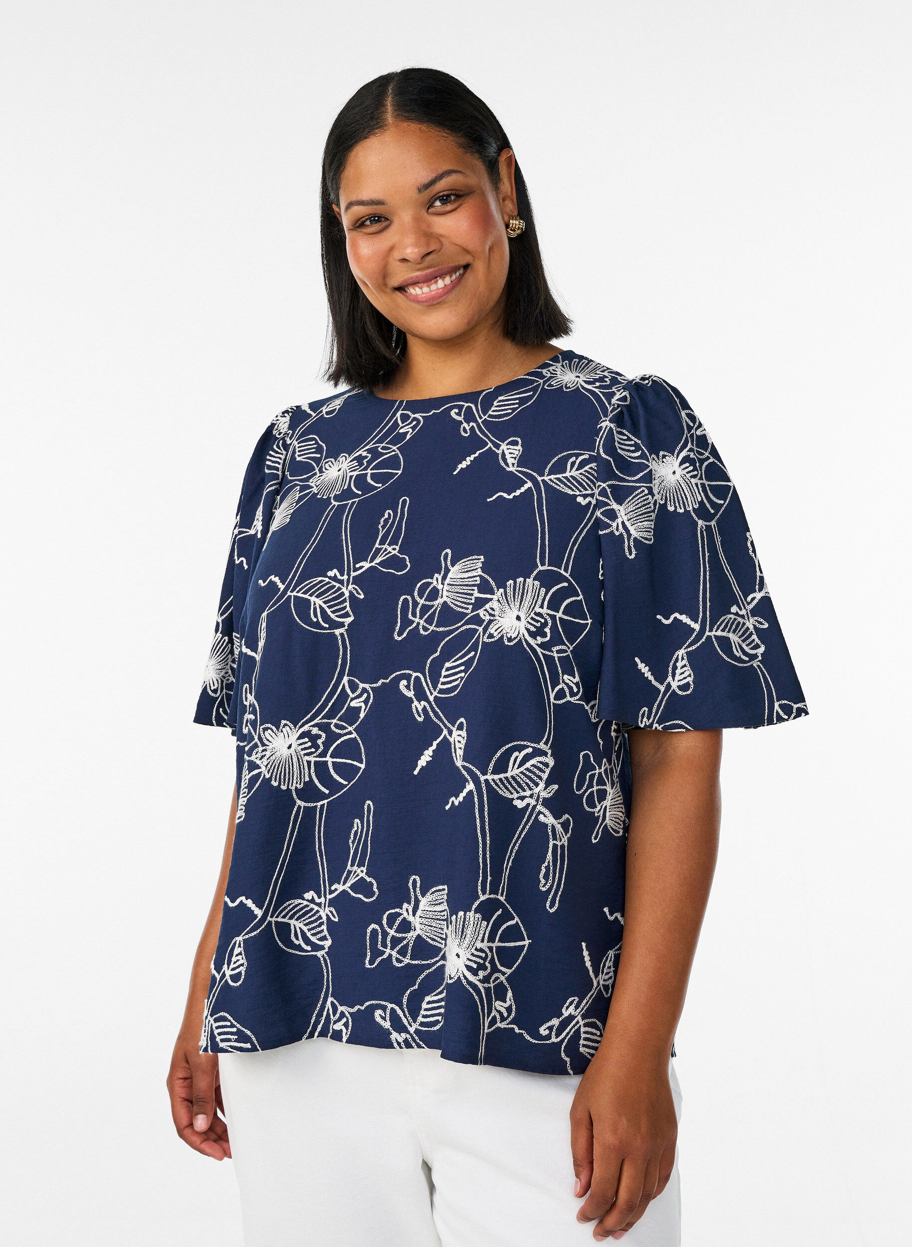 ZizziKort&aelig;rmet bluse med broderet m&oslash;nster, Bl&aring;, Model image number 0