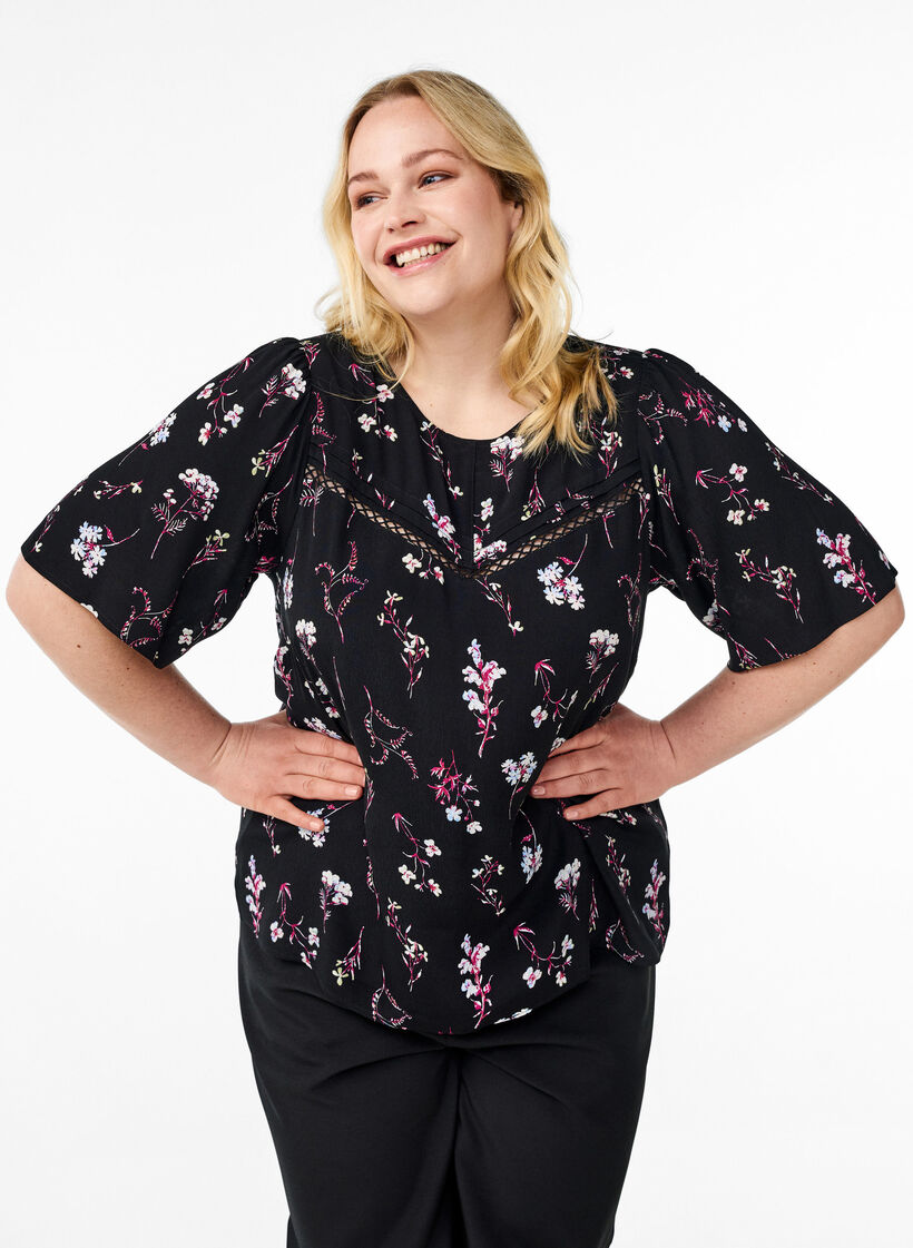 Blomstret bluse med korte &aelig;rmer, Sort, Model image number 0