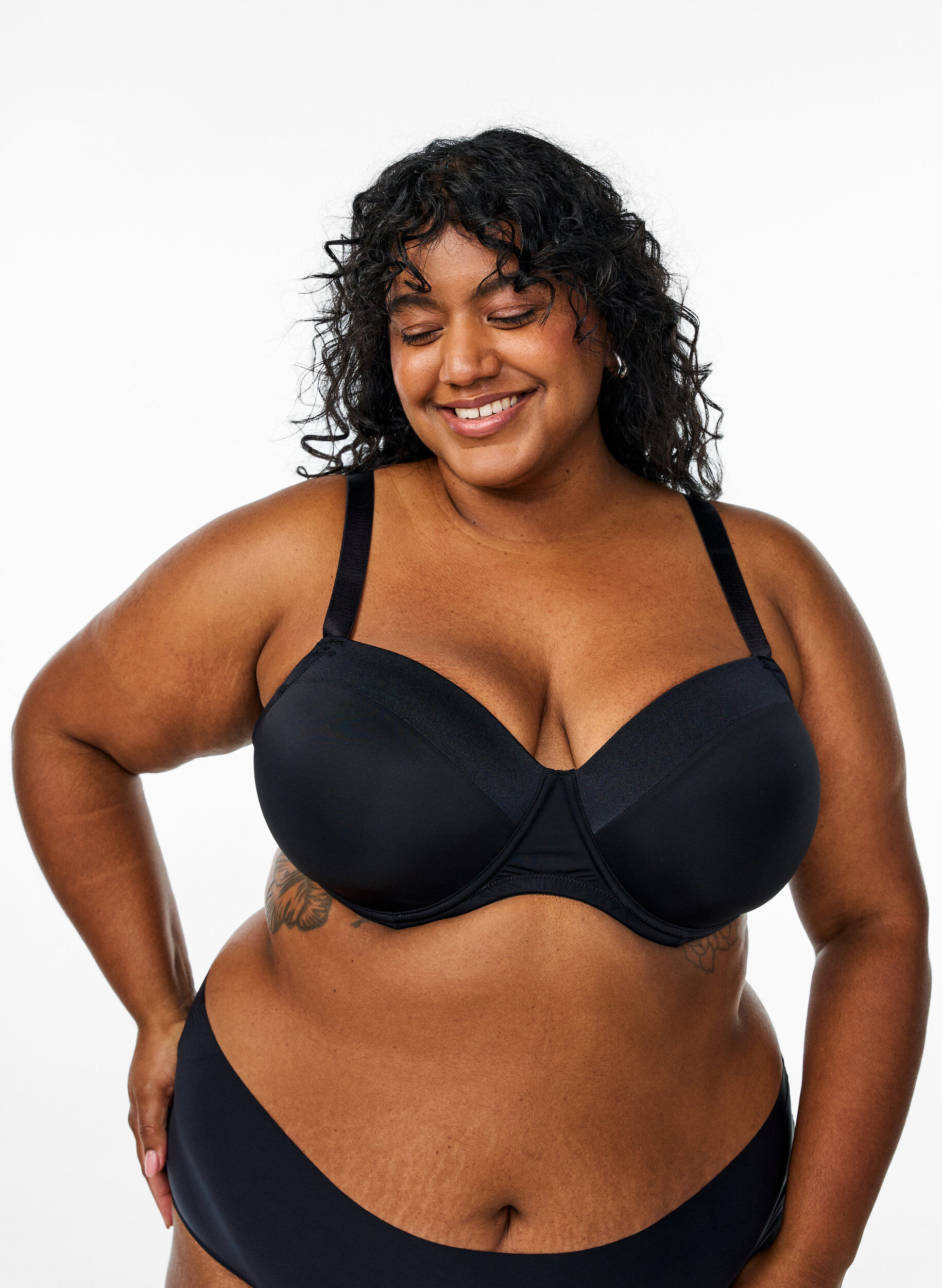 Formst&oslash;bt bh i microfiber med satin-detalje, Sort, Model