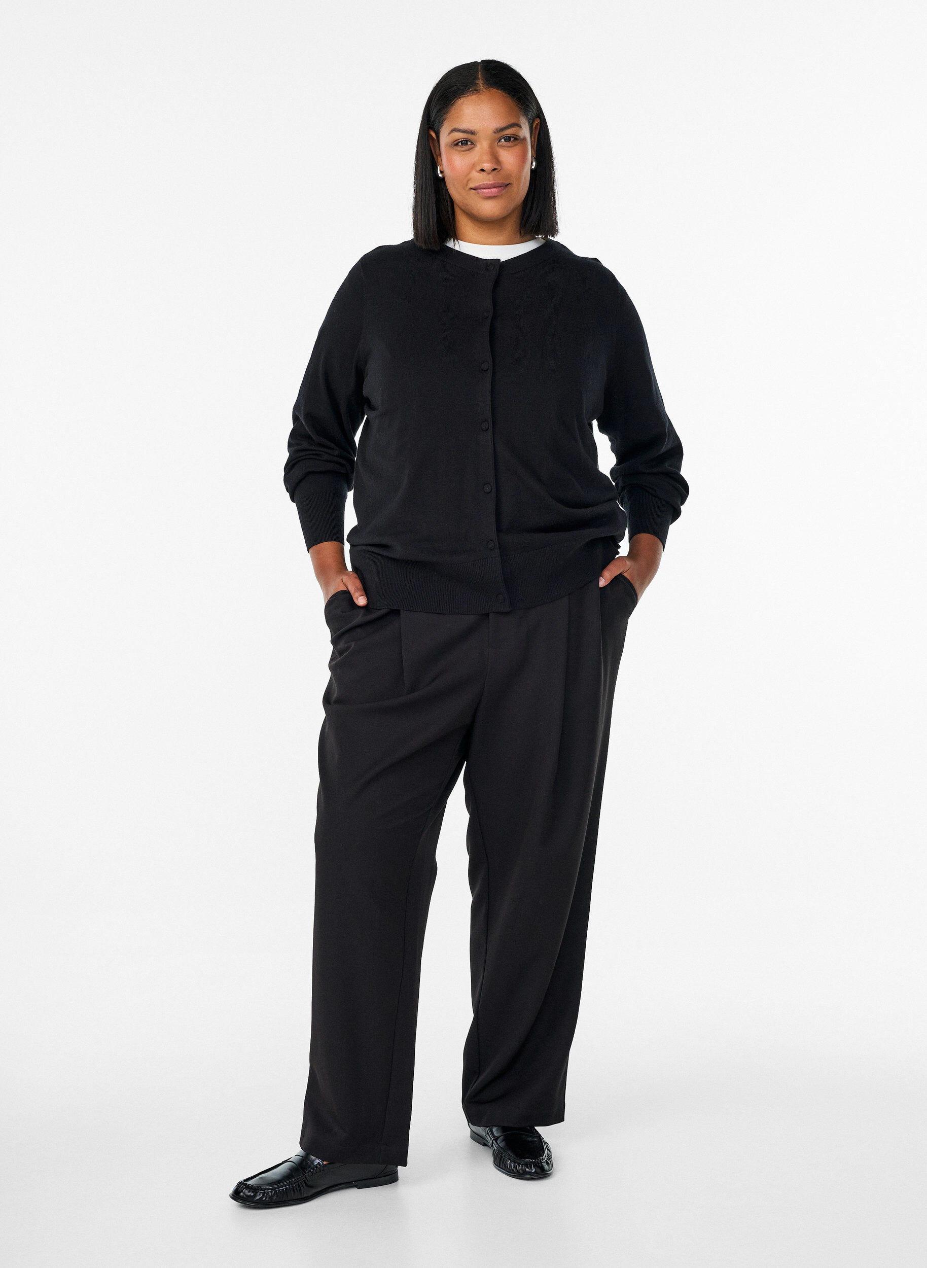 Zizzi Cardigan med rund hals og stofbetrukne knapper, Sort, Model image number 1