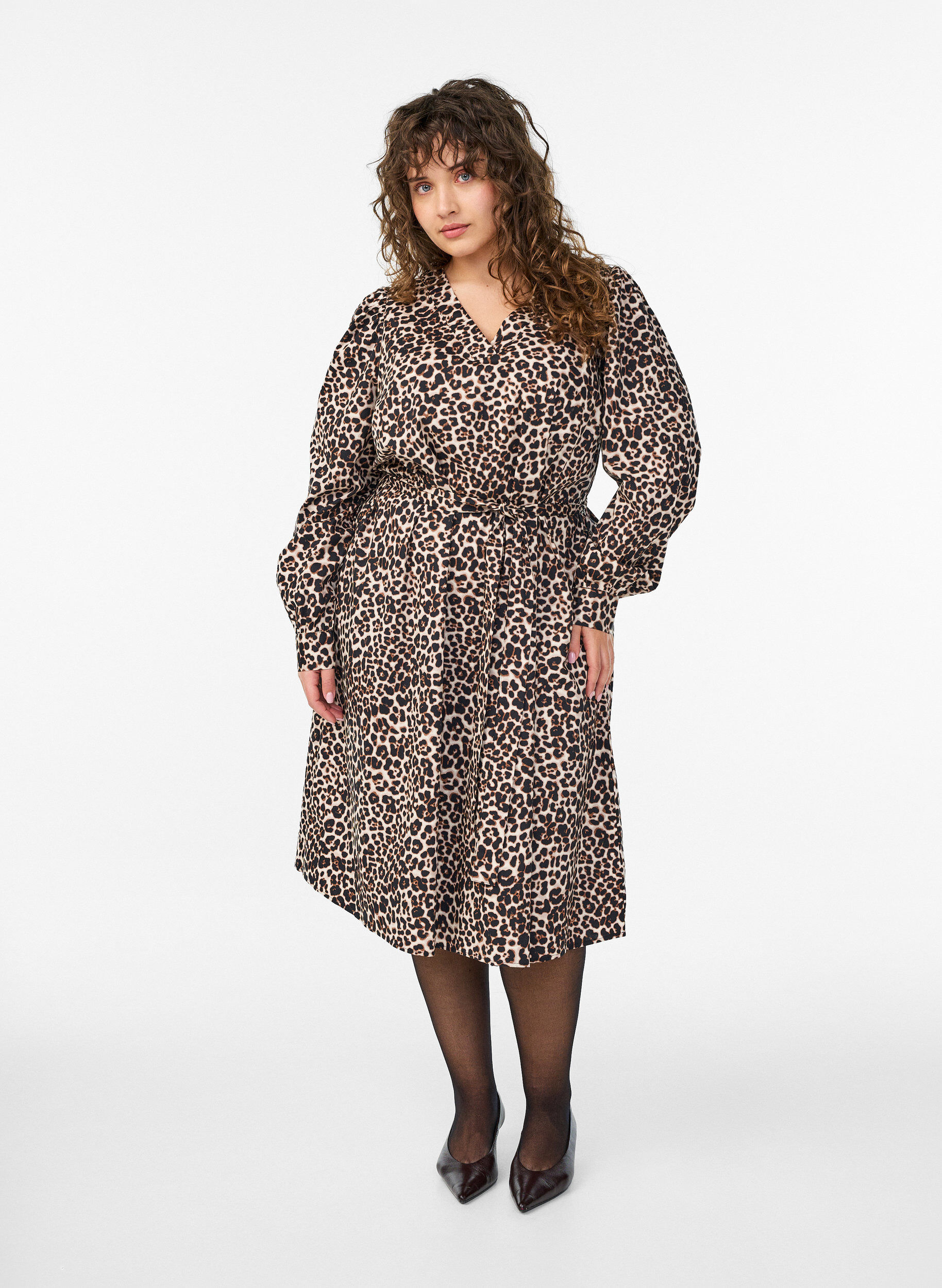 Kjole i &oslash;kologisk bomuld med bindeb&aelig;lte, Brun, Model