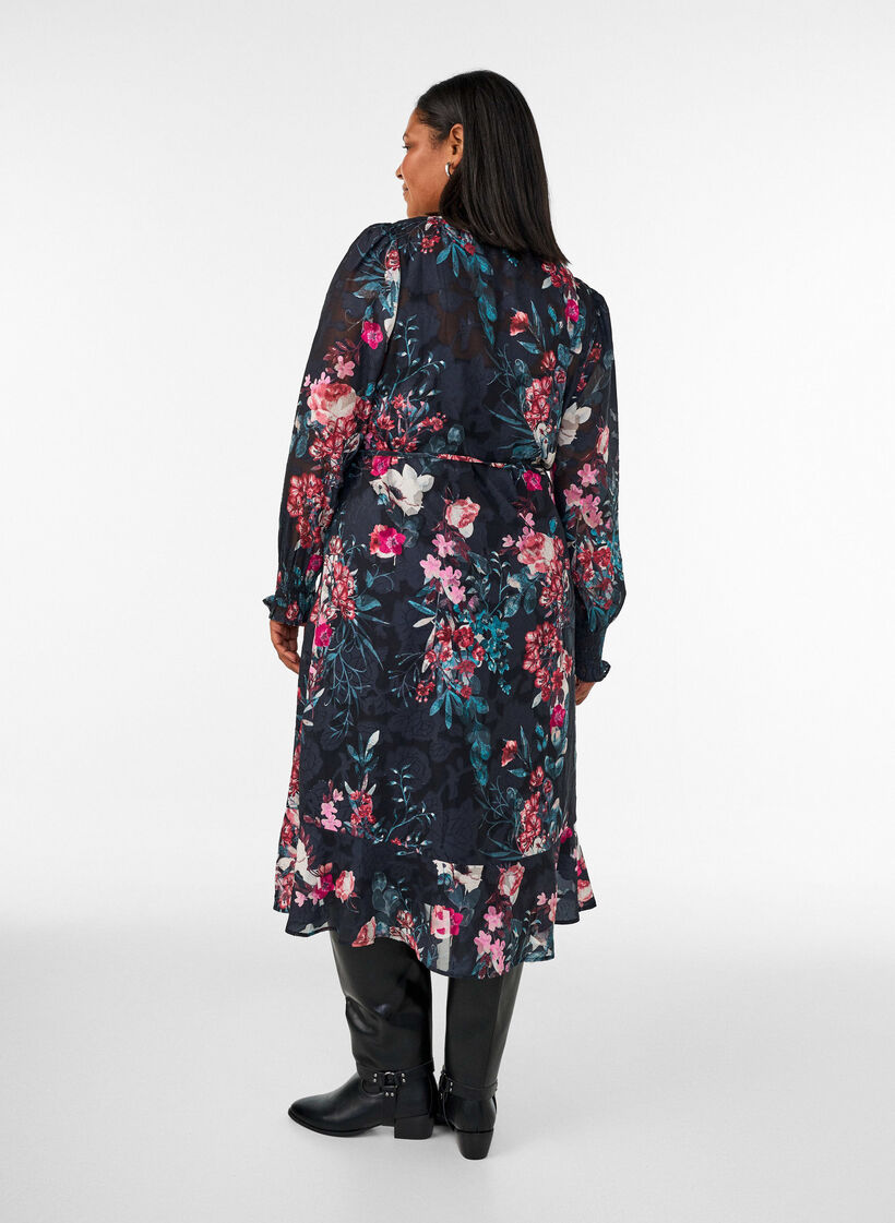 Blomstret midikjole med v&aelig;vet struktur og bindeb&aelig;lte, Sort, Model image number 1