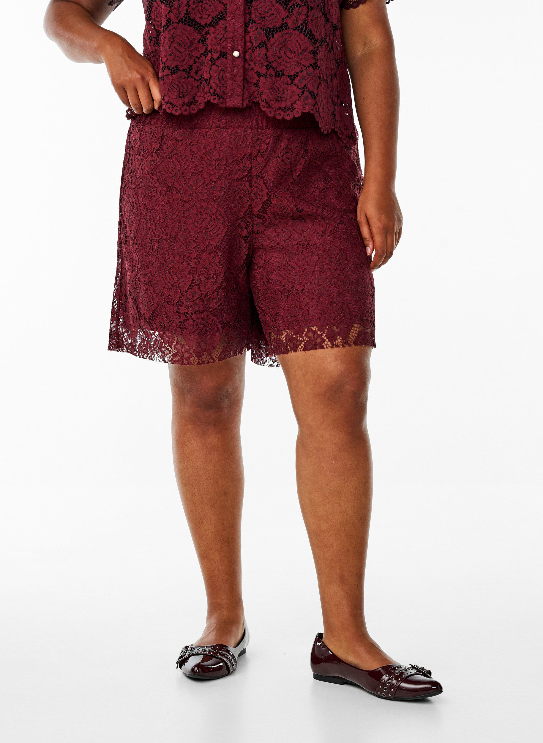 Zizzi L&oslash;se blonde shorts, M&oslash;rk Bordeaux, Model image number 3