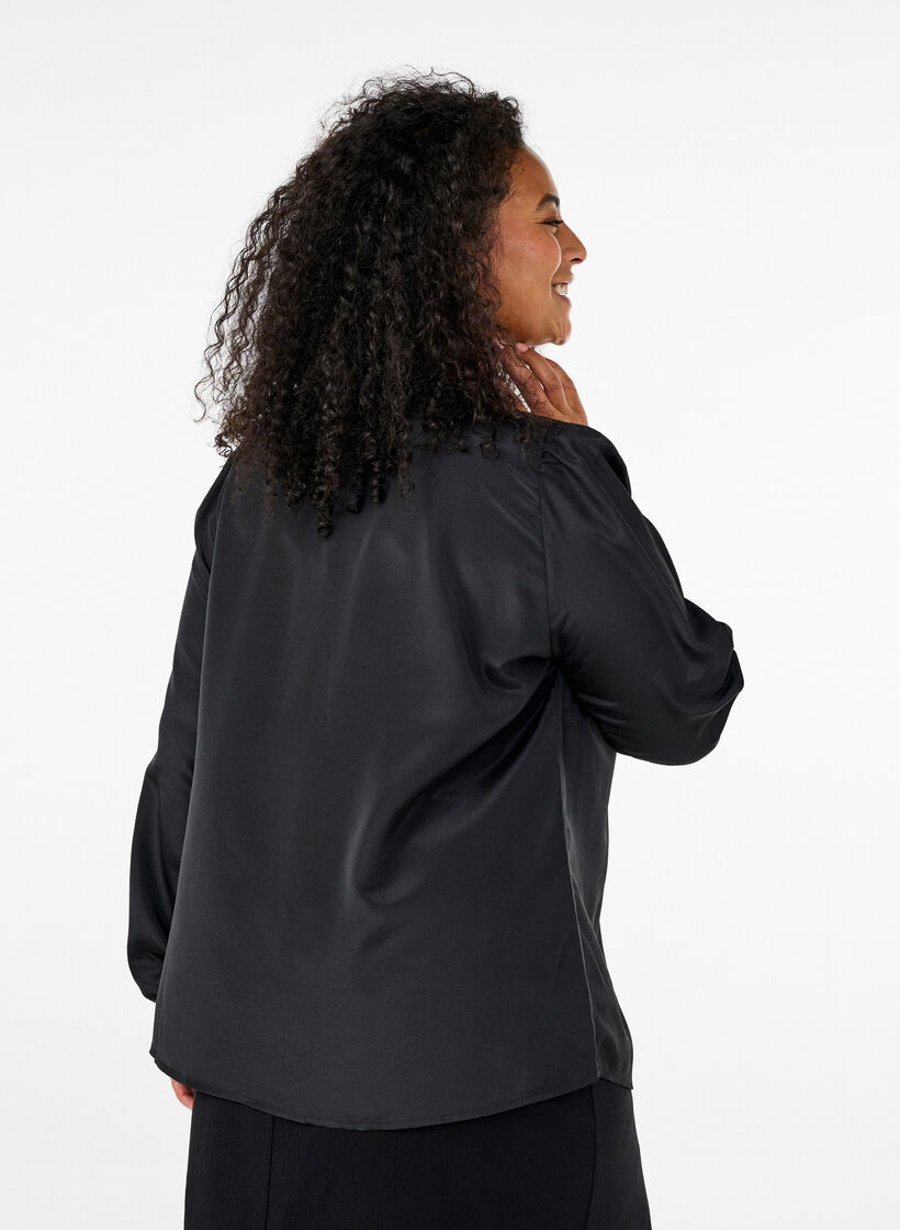 Satinbluse med flæsedetalje, Black, Model image number 1