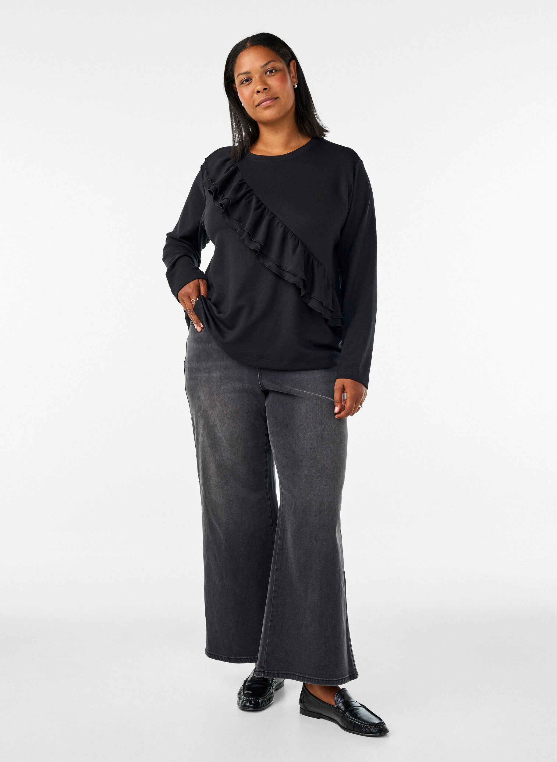 ZizziJerseybluse med diagonal fl&aelig;sedetalje, Sort, Model image number 1