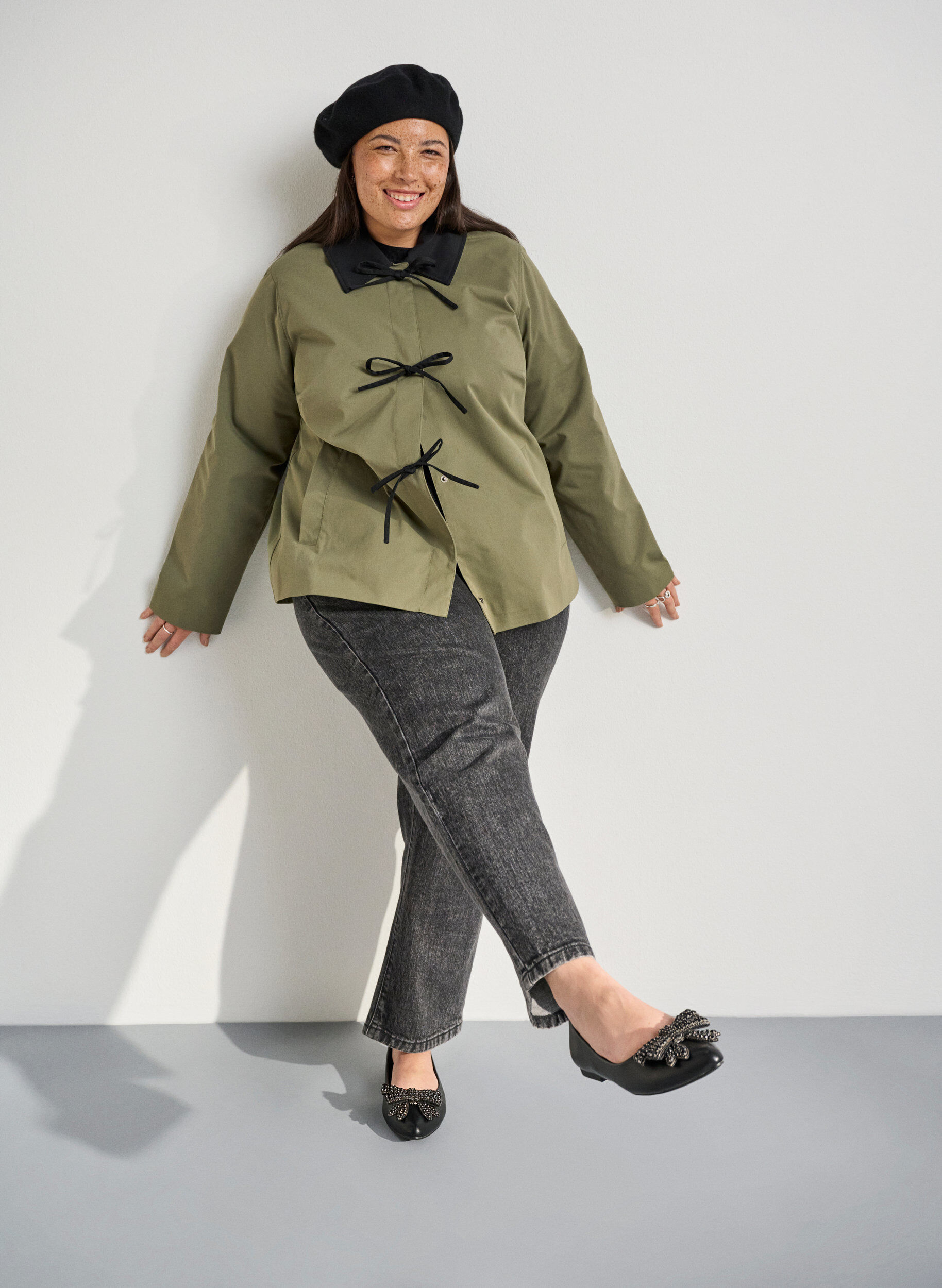 Zizzi Wide fit - Ballerina med sl&oslash;jfe og rhinsten, Sort, Image image number 0