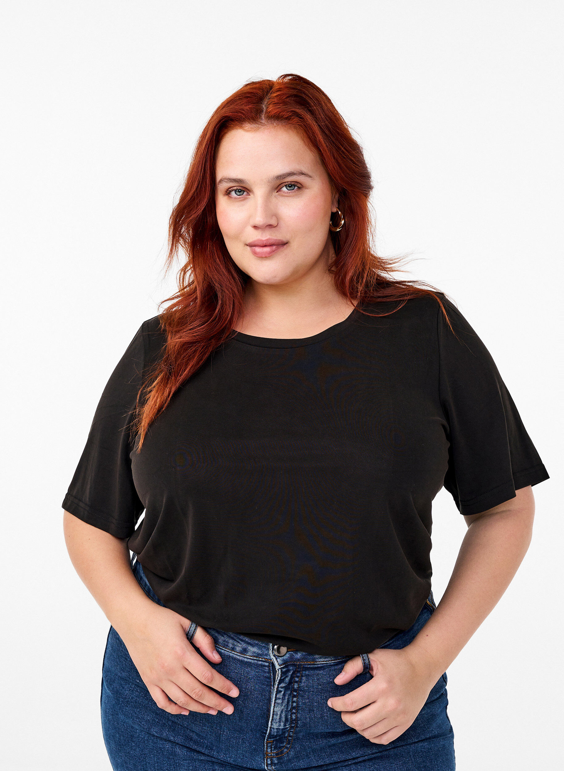 Zizzi T-shirt i TENCEL&trade; Modal med rund hals, Sort, Model image number 0