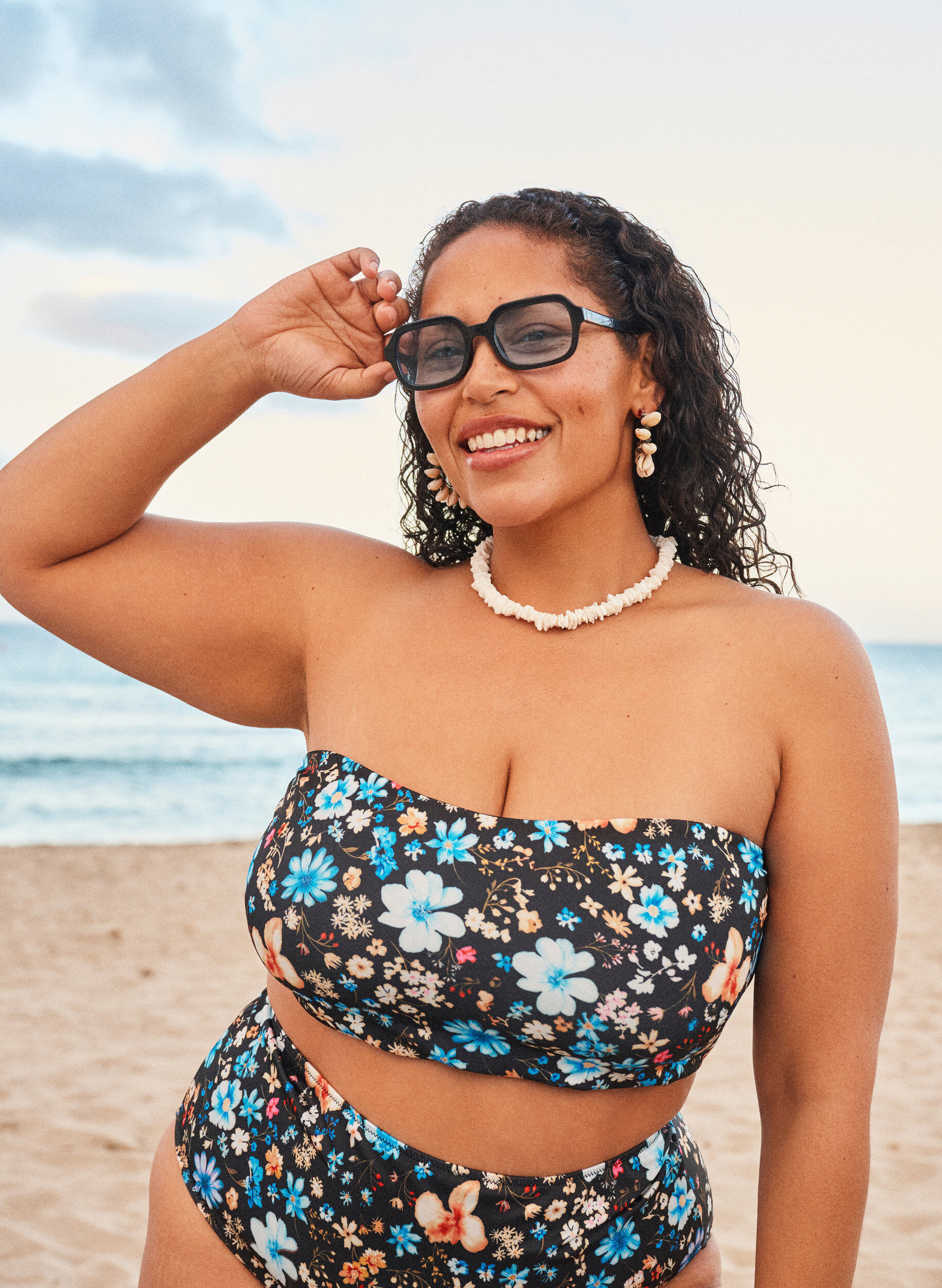 Blomstret bandeau-bikinitop