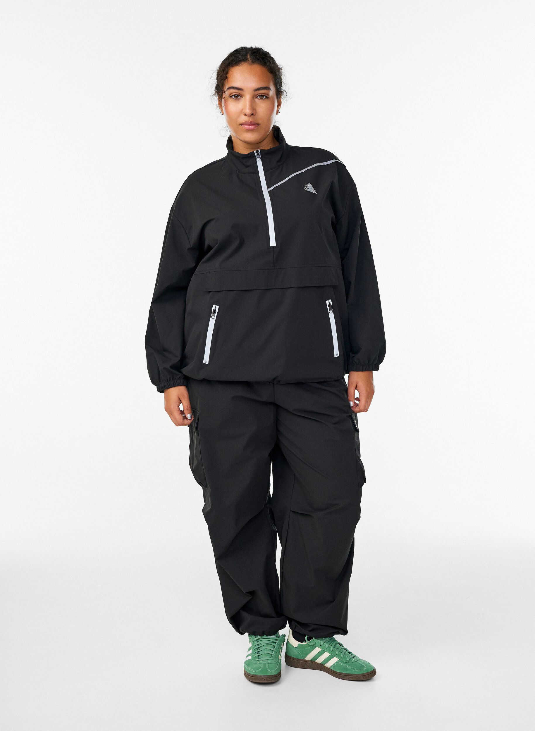 Zizzi Sporty anorak med refleksdetaljer og lommer, Sort, Model image number 1
