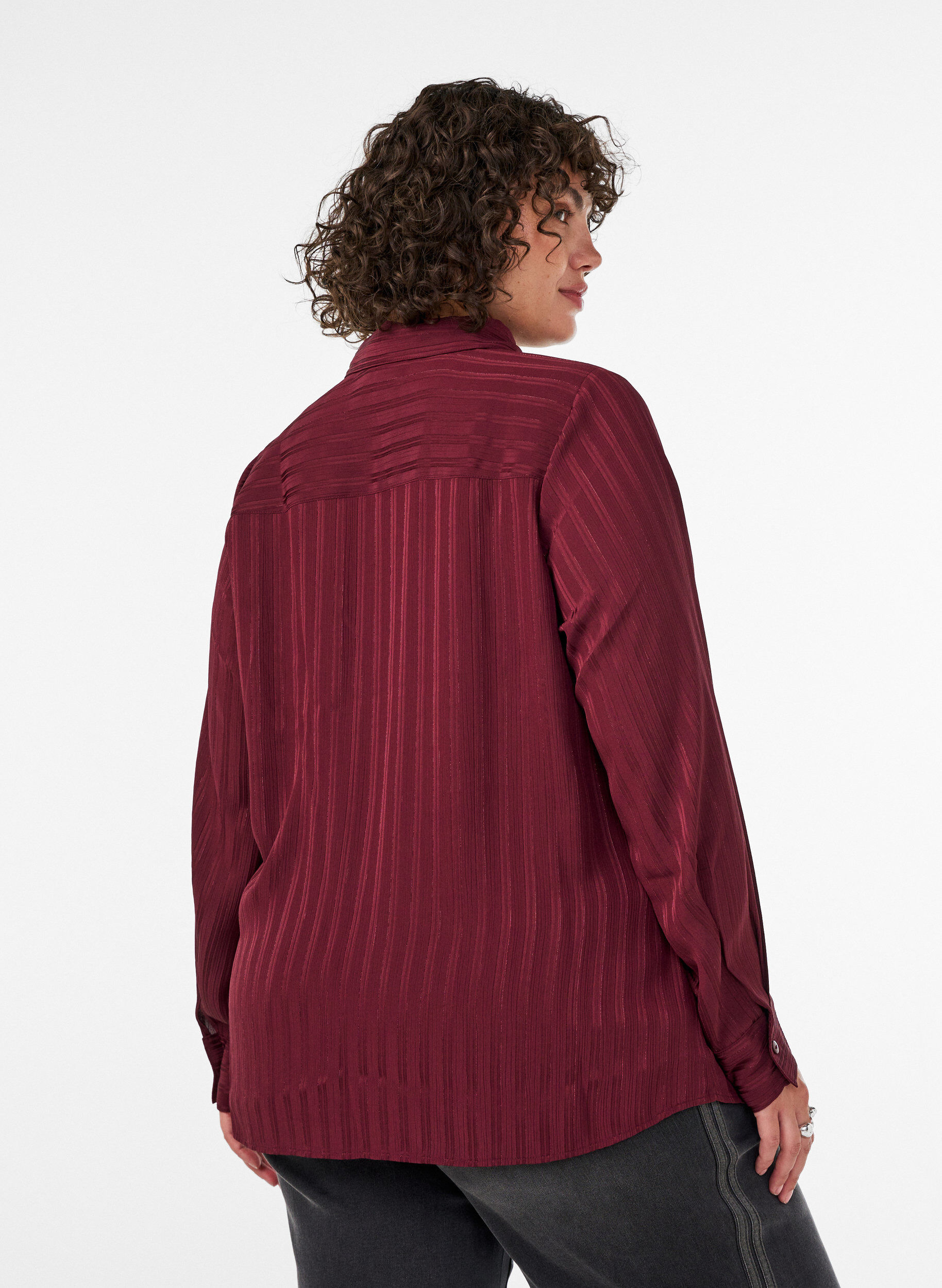 ZizziSkjorte med strukturstriber og glittertr&aring;de, R&oslash;d, Model image number 2
