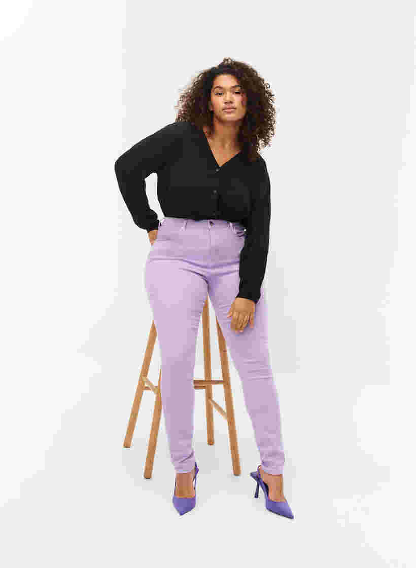 Højtaljede Amy jeans med super slim fit, Lavender, Model image number 2