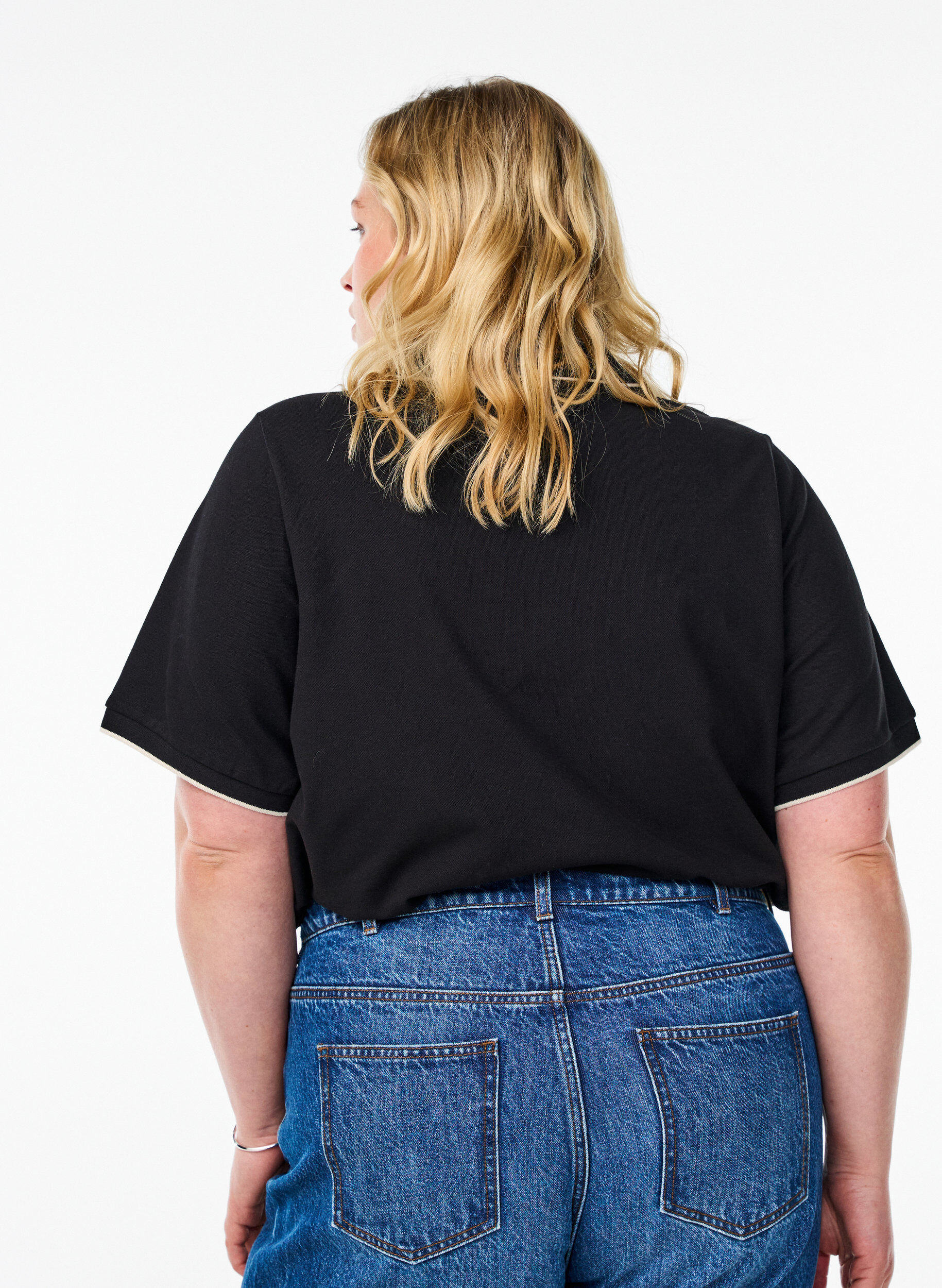 Zizzi Kort&aelig;rmet poloshirt, Sort, Model image number 2