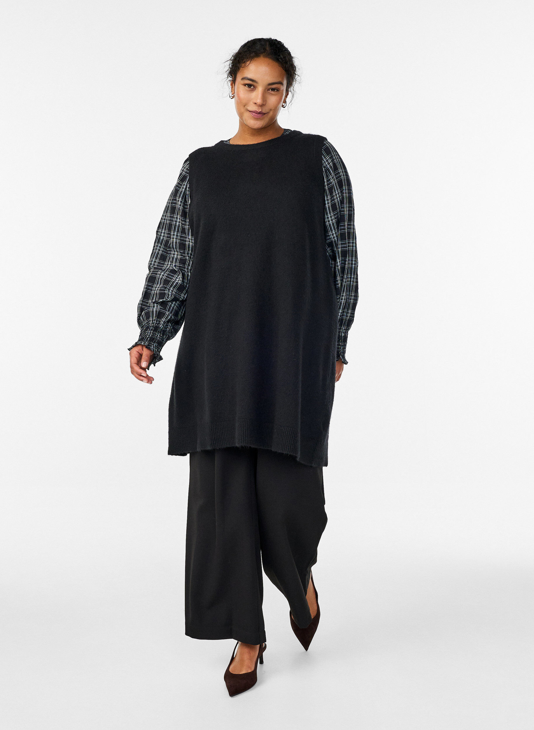 Zizzi Kort strikkjole uden &aelig;rmer, Sort, Model image number 1