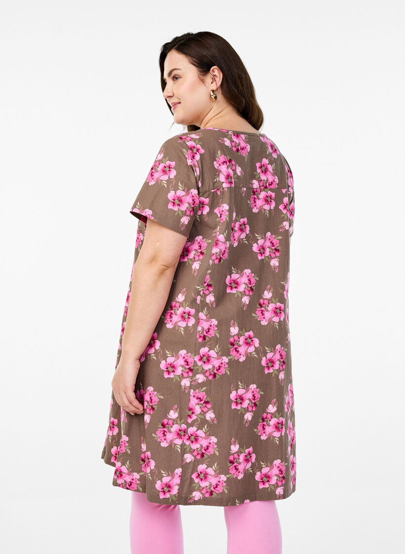 Kort a-shape kjole med blomsterprint, Brun, Model image number 2