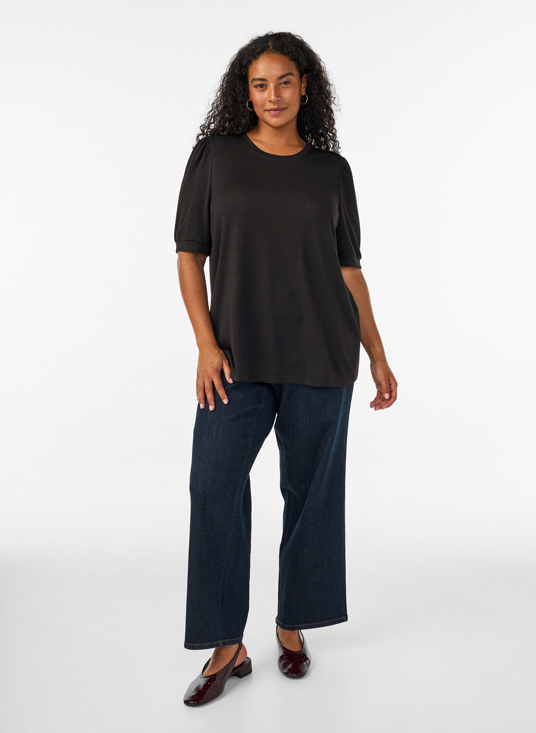 ZizziBluse med knapdetalje og korte puf&aelig;rmer, Sort, Model image number 1