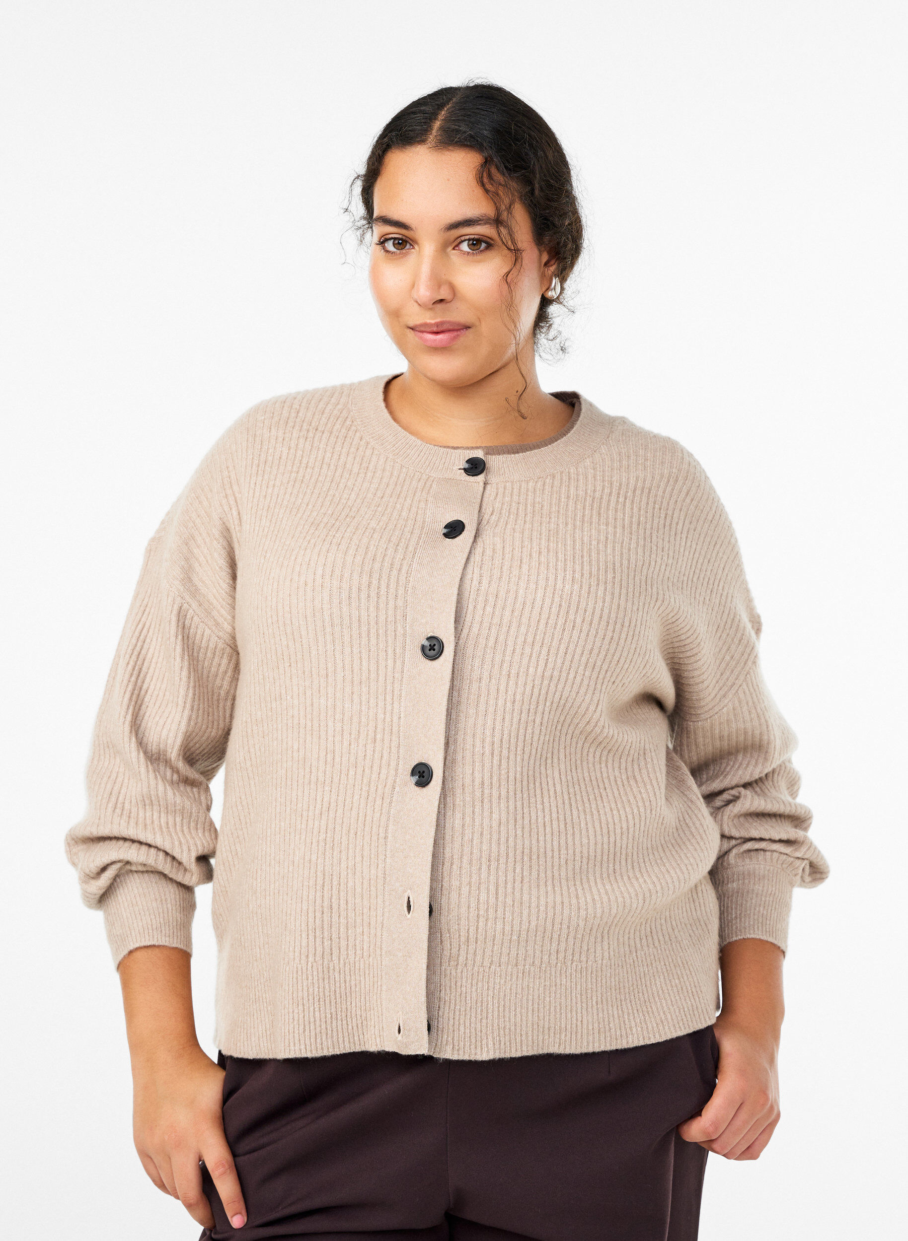 Ribstrikket cardigan med knapper, Beige, Model