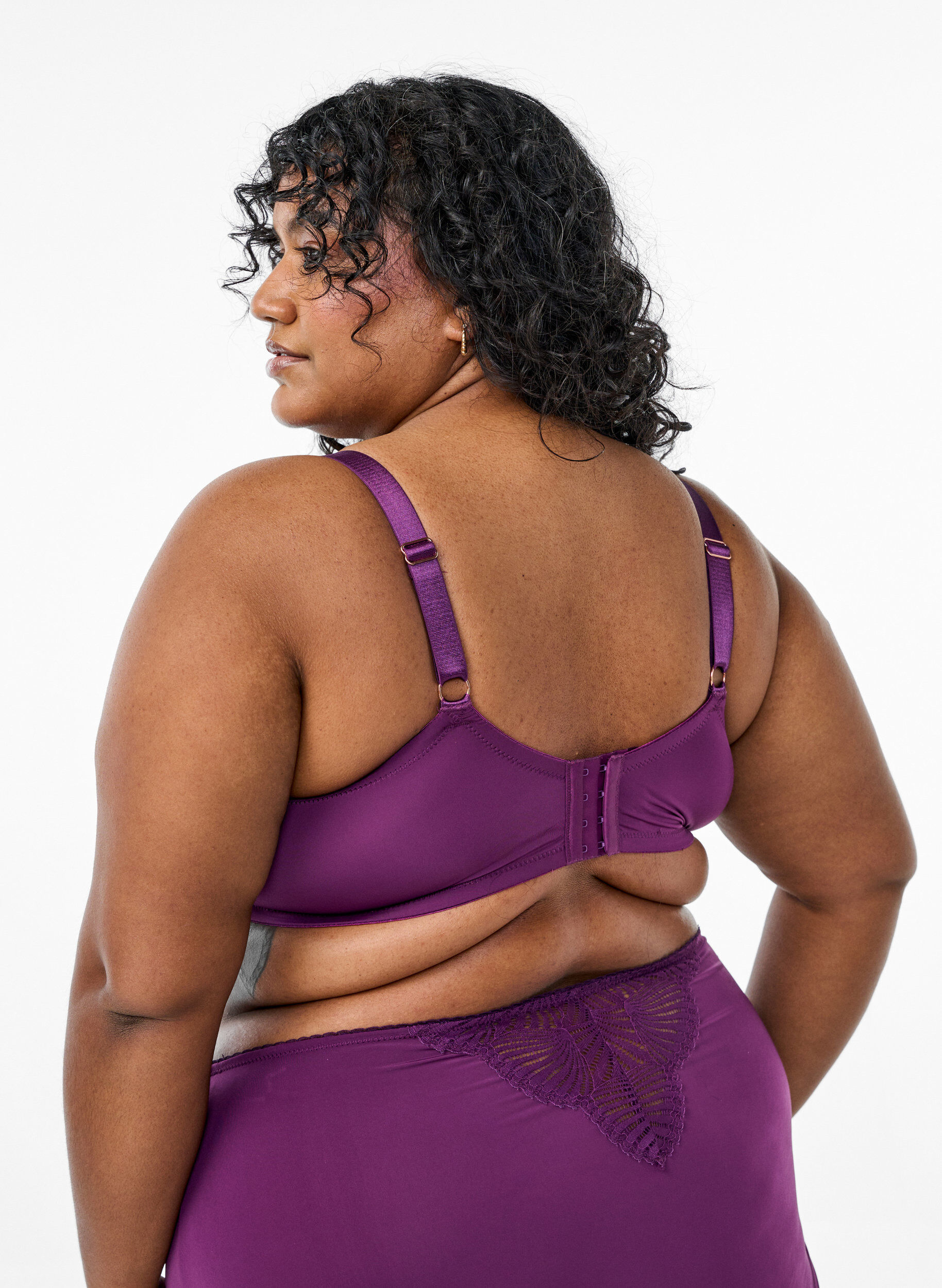 Zizzi Vatteret bh med blondedetalje, M&oslash;rk Bordeaux, Model image number 2