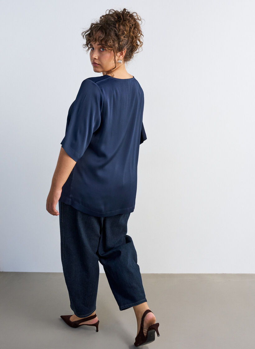 Satinbluse med albuelange &aelig;rmer, Bl&aring;, Model image number 2