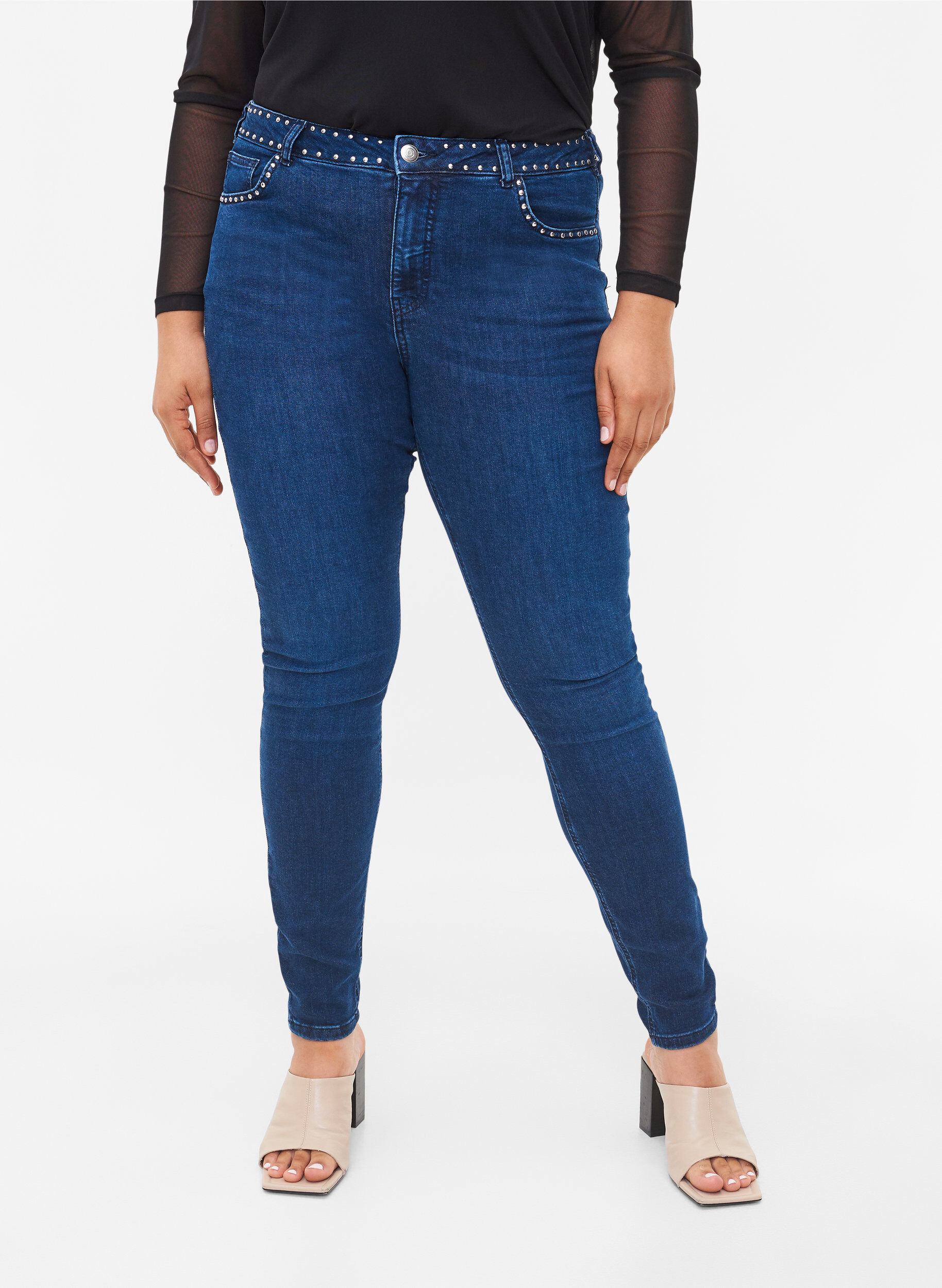 Zizzi Super slim Amy jeans med nitter, Dark blue, Model image number 3