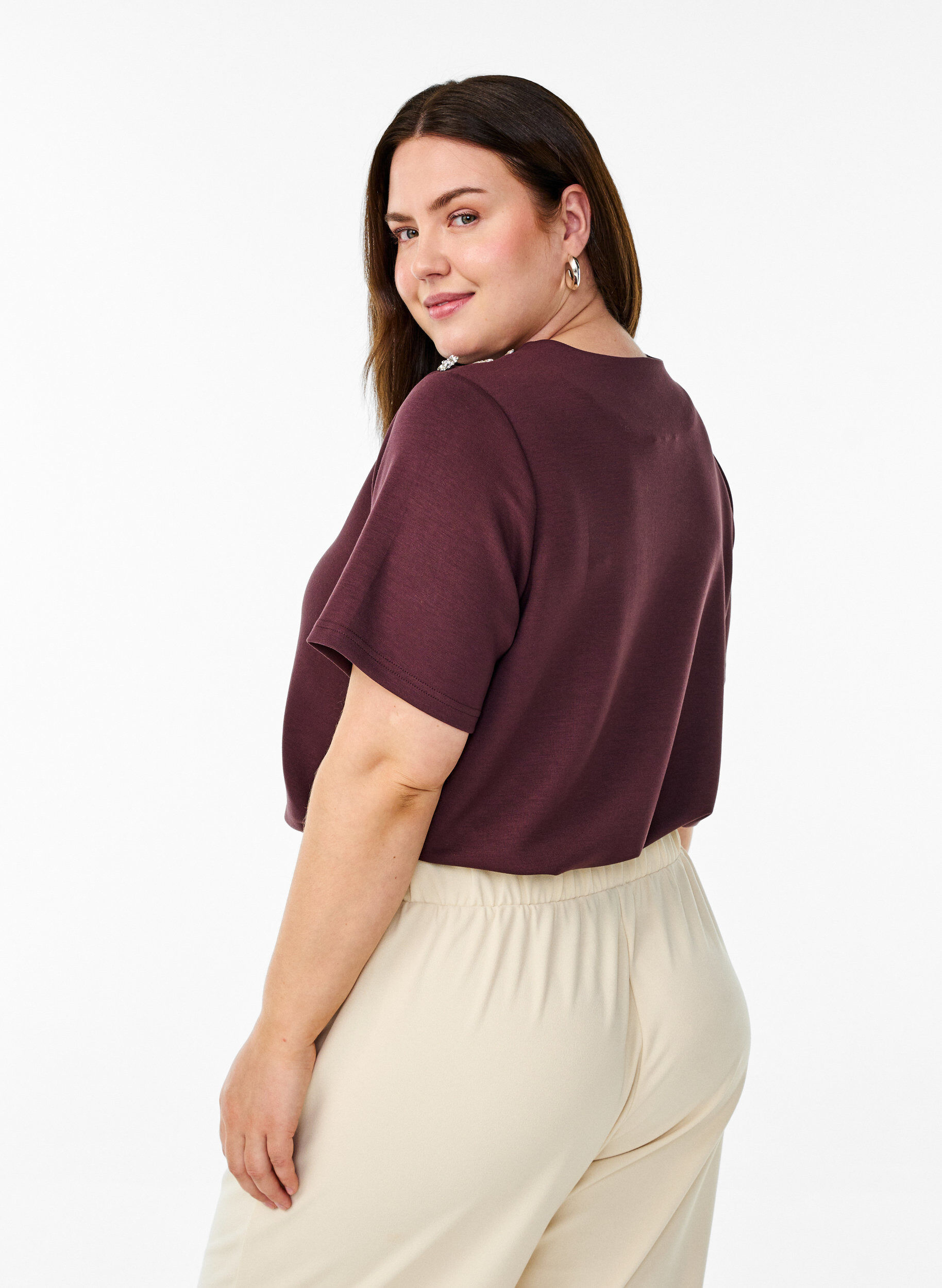 Zizzi Kort&aelig;rmet bluse med knapdetalje, M&oslash;rk Bordeaux, Model image number 2