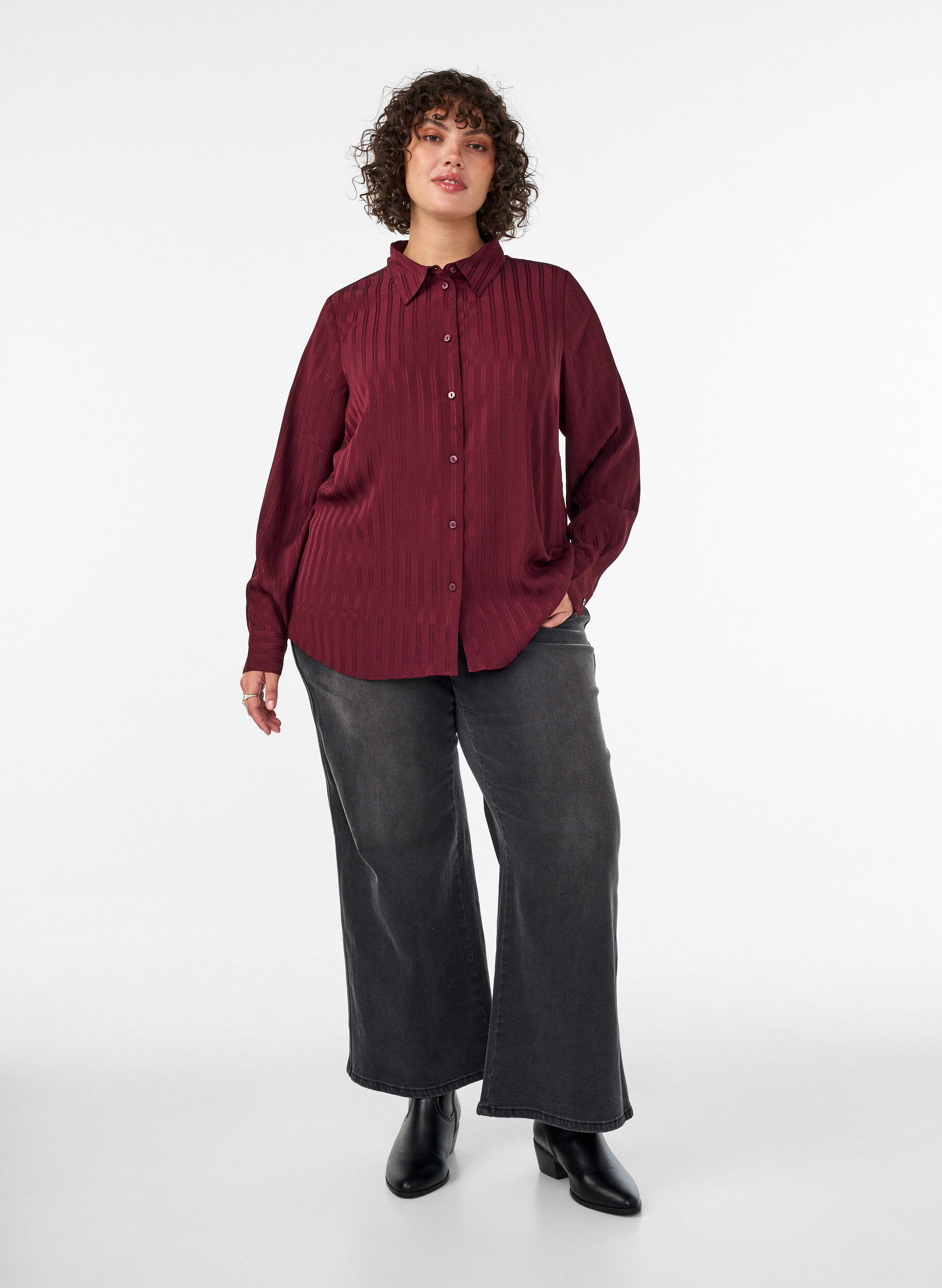 ZizziSkjorte med strukturstriber og glittertr&aring;de, R&oslash;d, Model image number 1