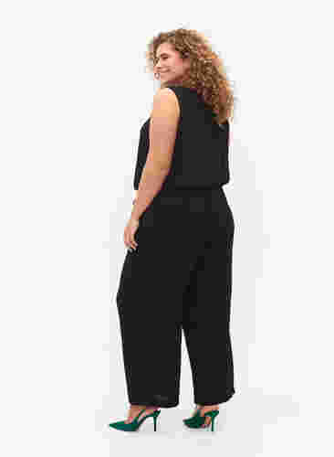 Ærmeløs jumpsuit i viskose, Black, Model image number 1