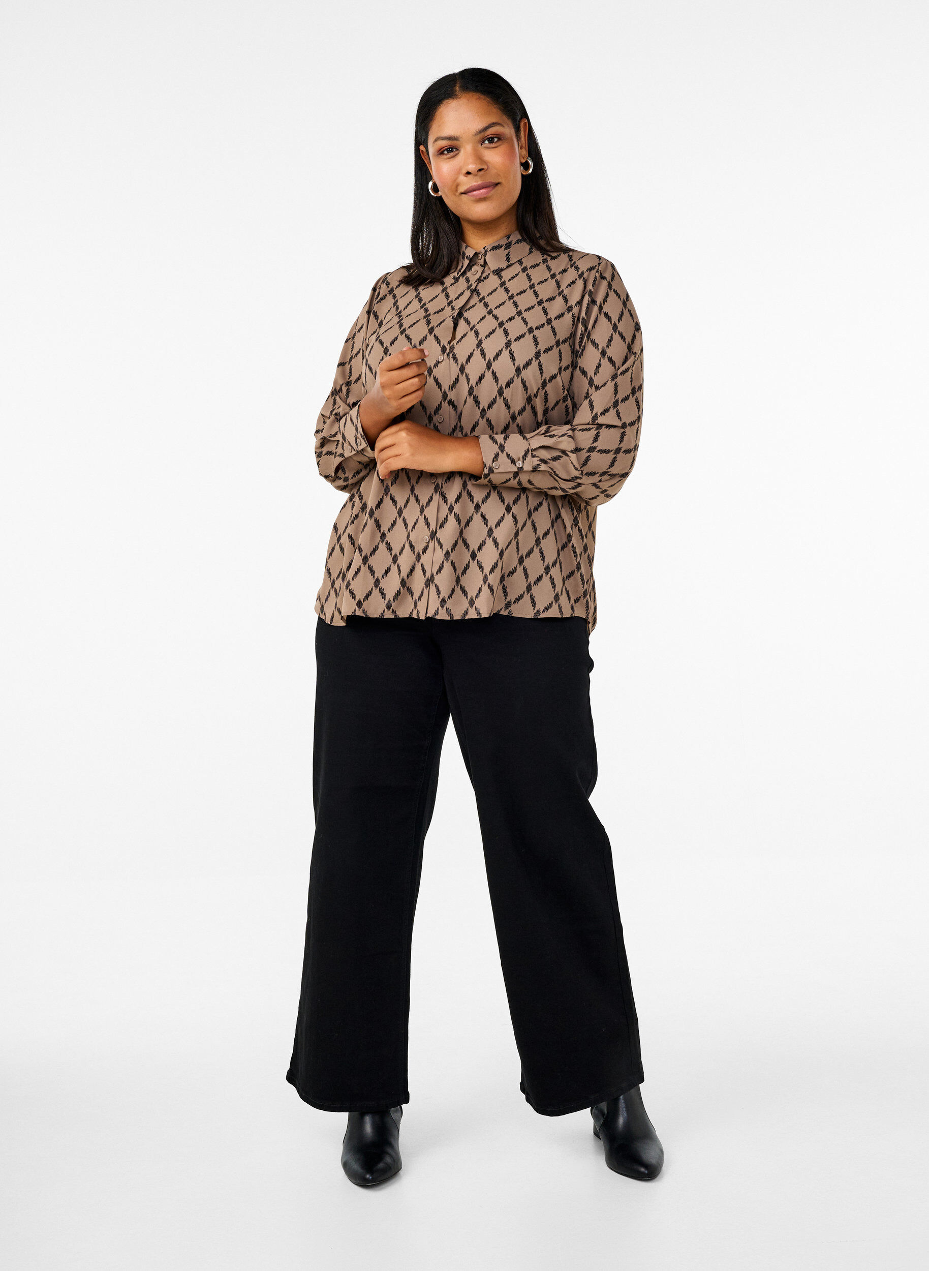 Zizzi M&oslash;nstret skjorte med lange &aelig;rmer, Grafic AOP, Model image number 3