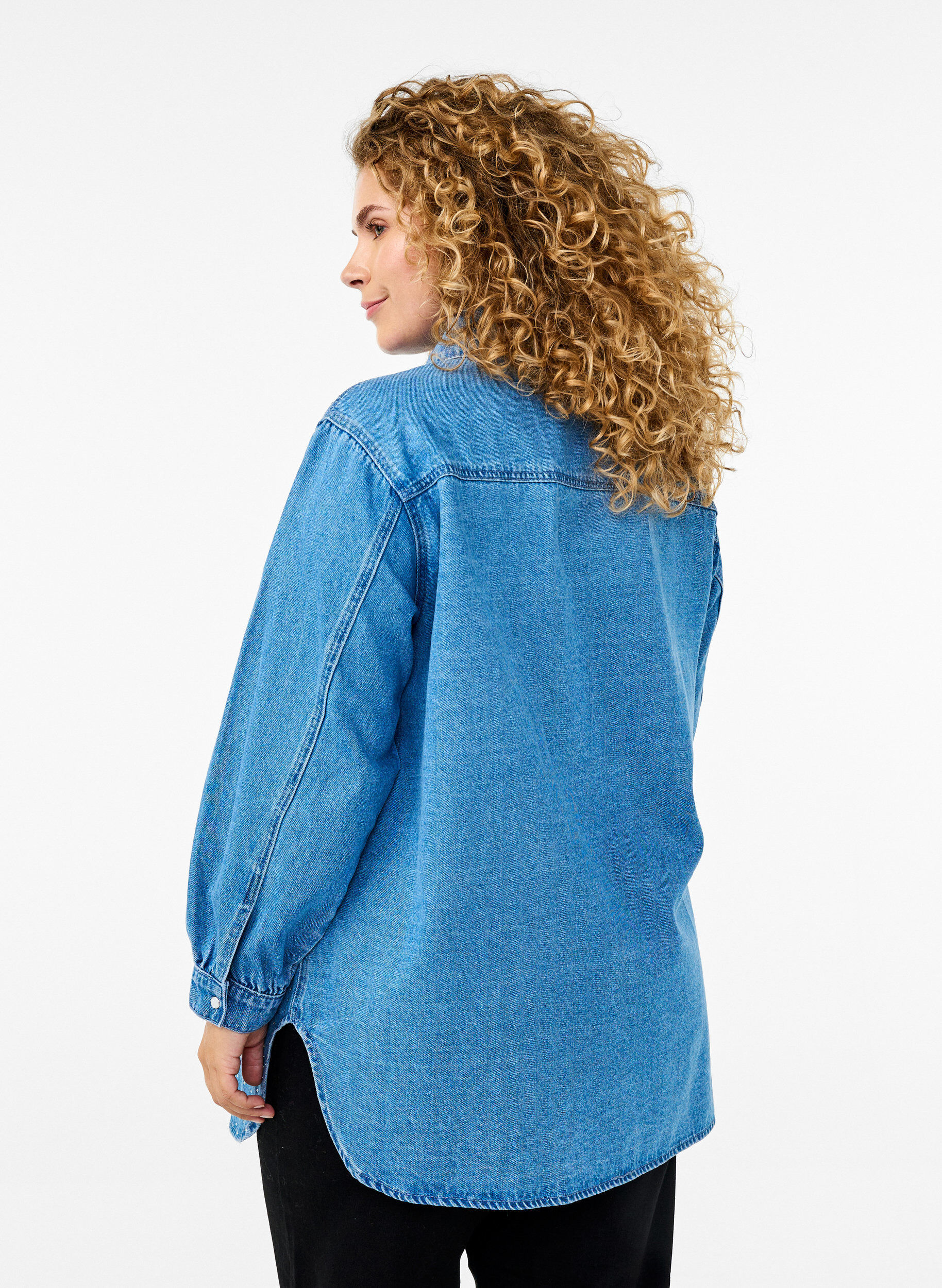 Zizzi Denimskjorte med rhinesten, Light Blue Denim, Model image number 1